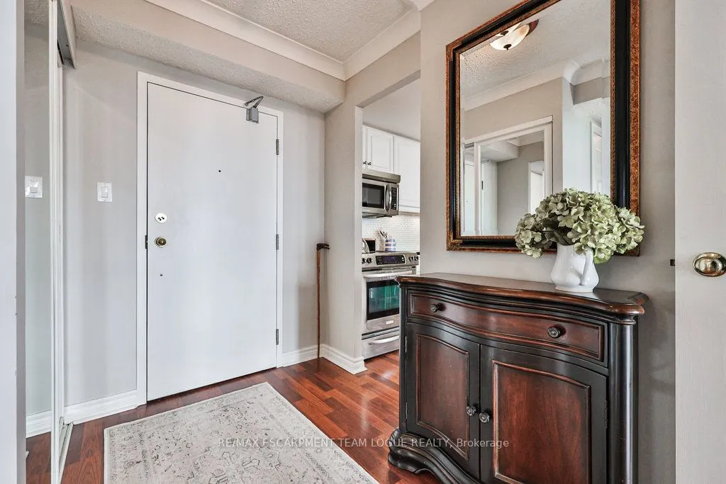 2121 Lakeshore Road, #502