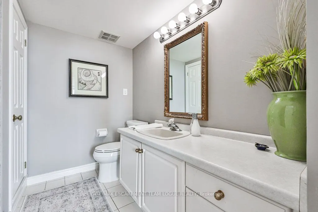2121 Lakeshore Road, #502