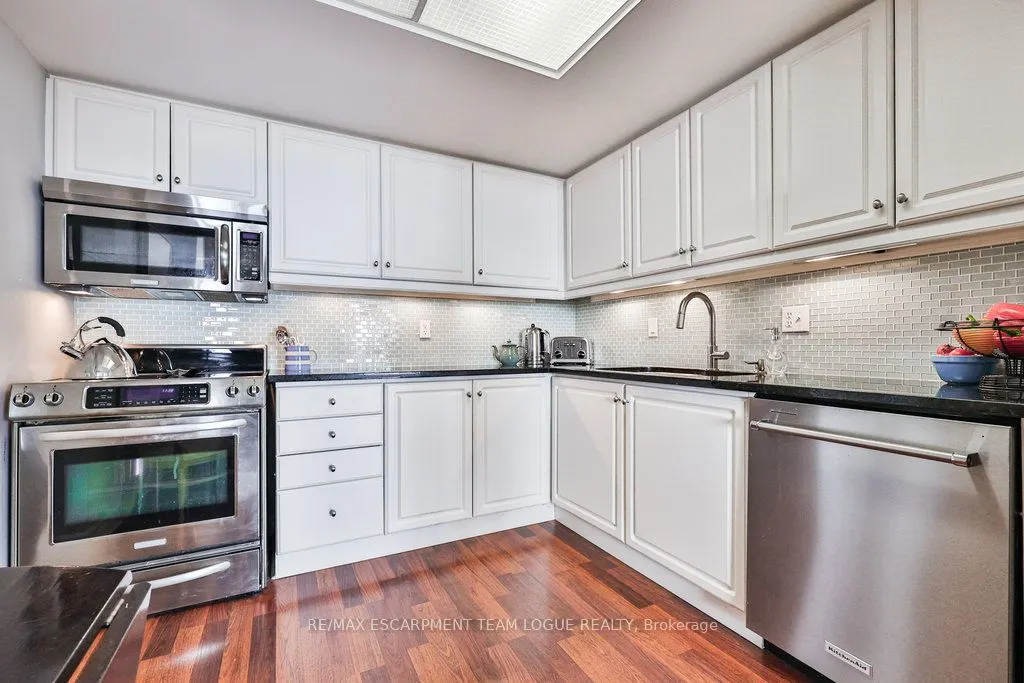 2121 Lakeshore Road, #502