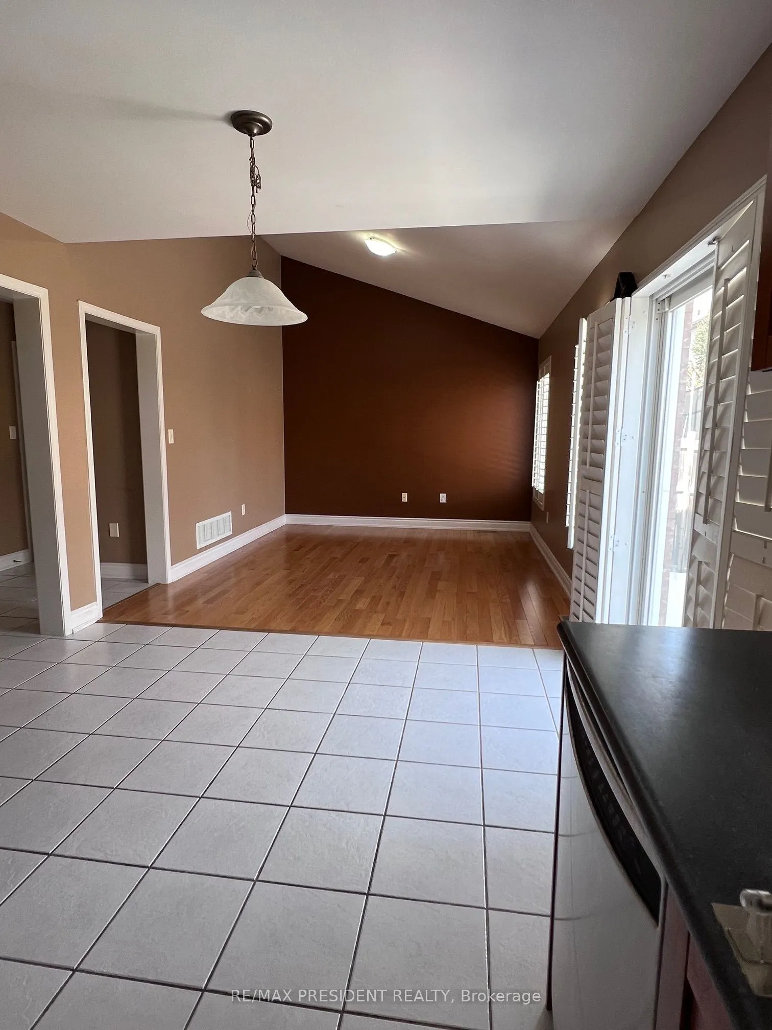 3252 Munson Crescent