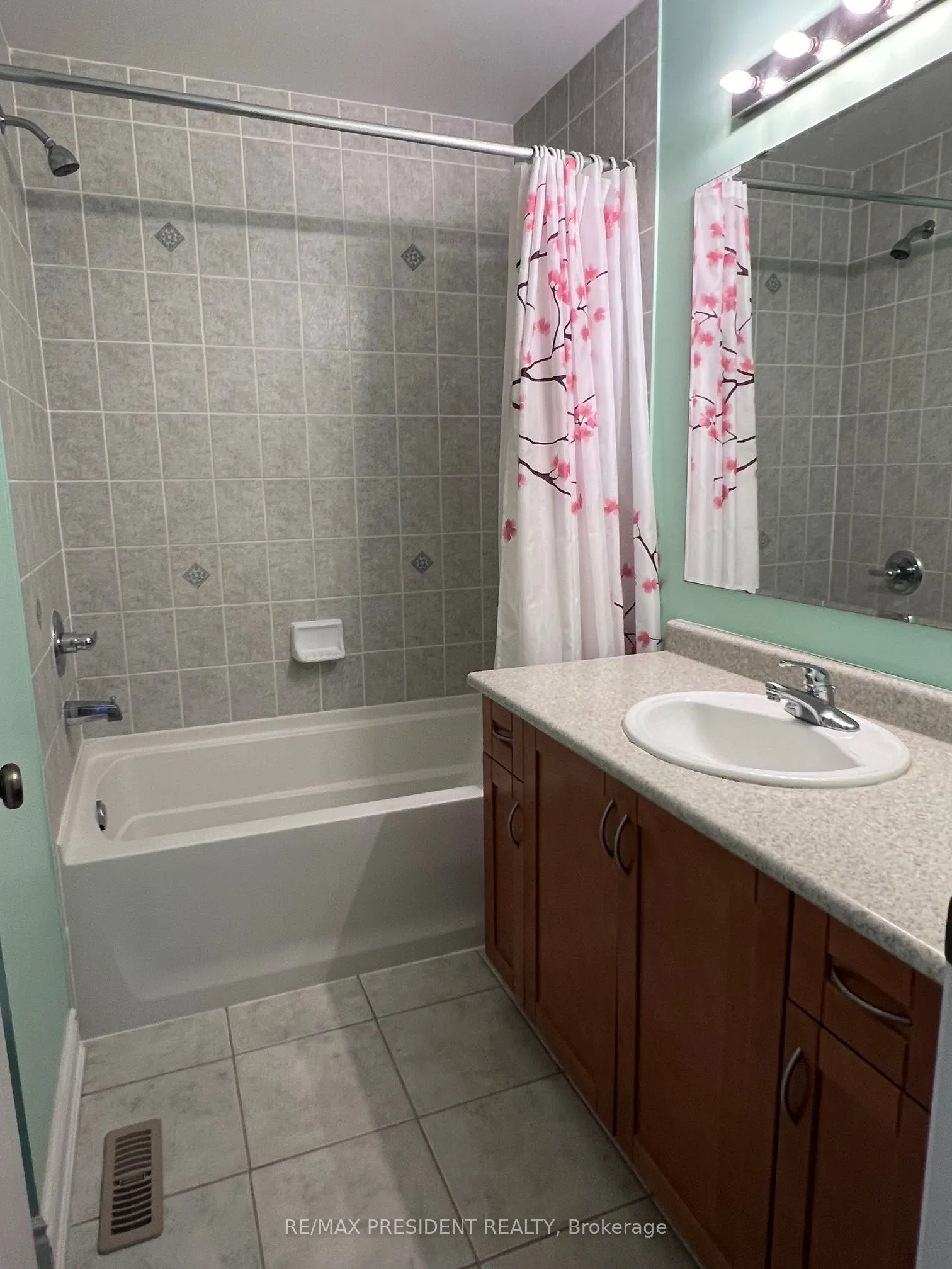 3252 Munson Crescent