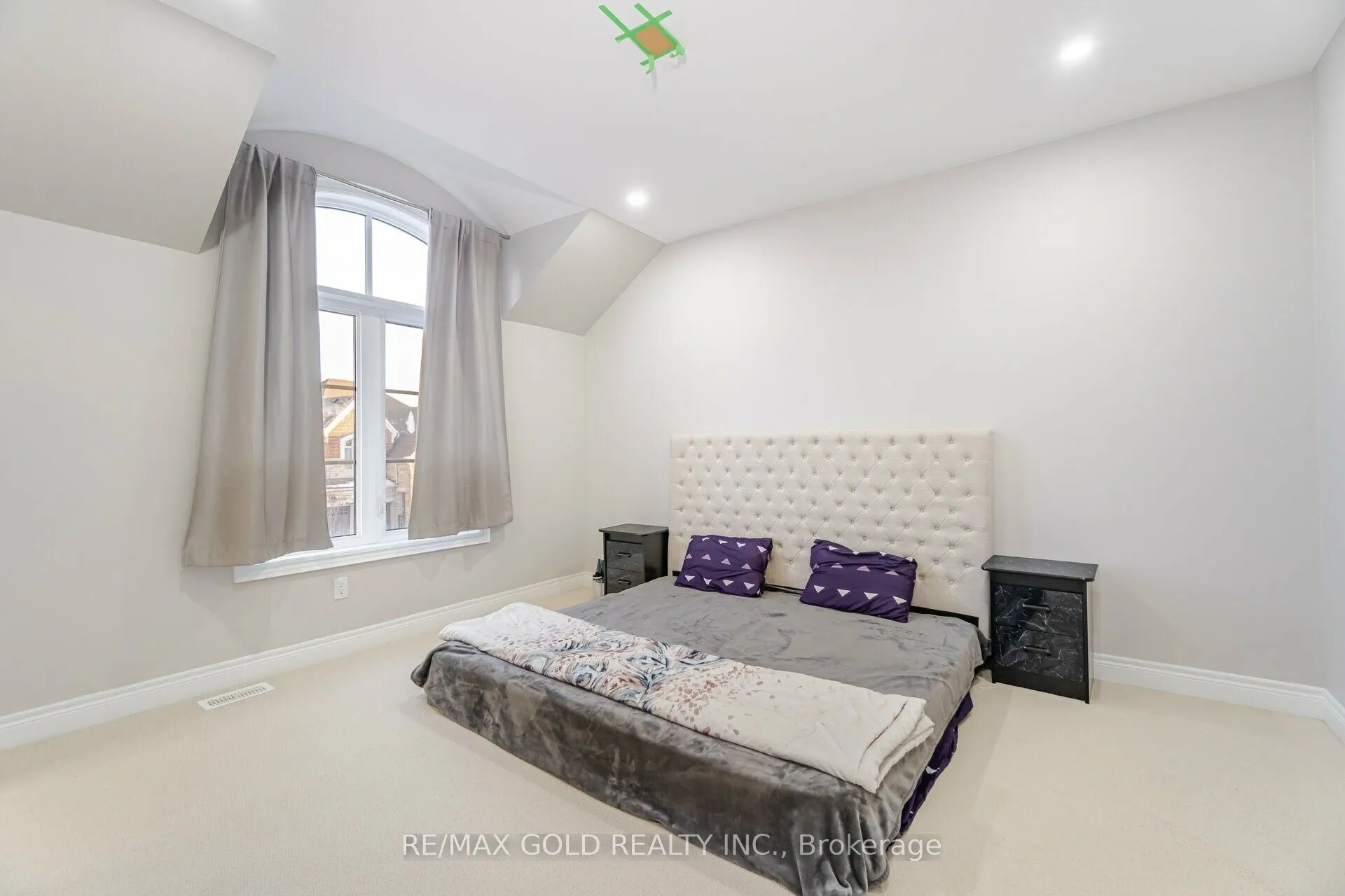 9 Bedouin Crescent