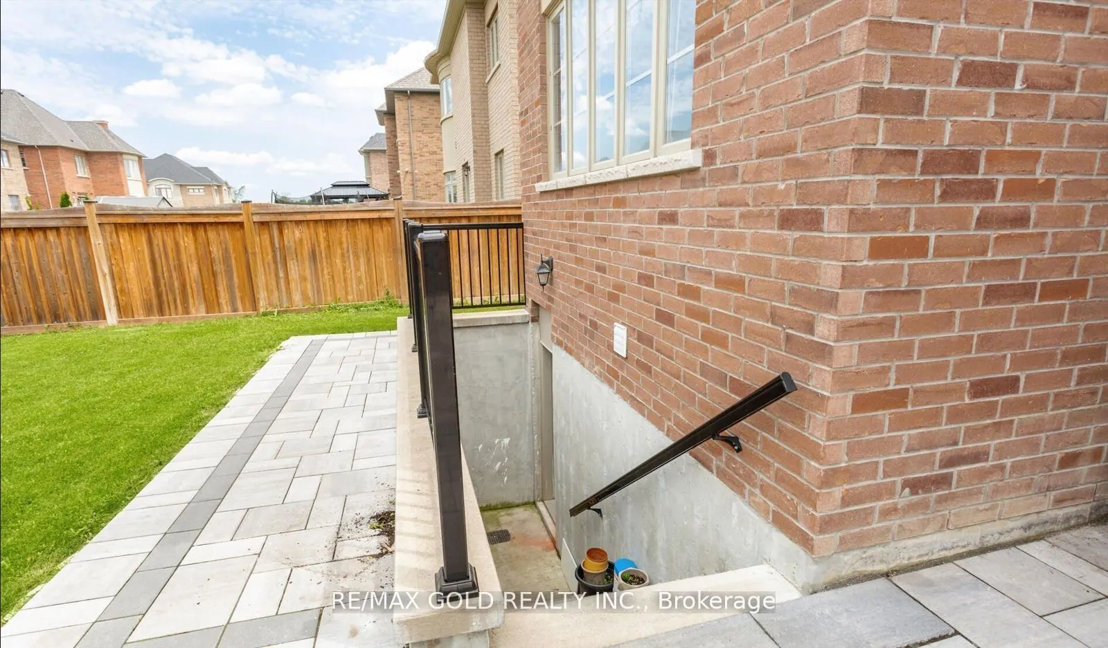 9 Bedouin Crescent