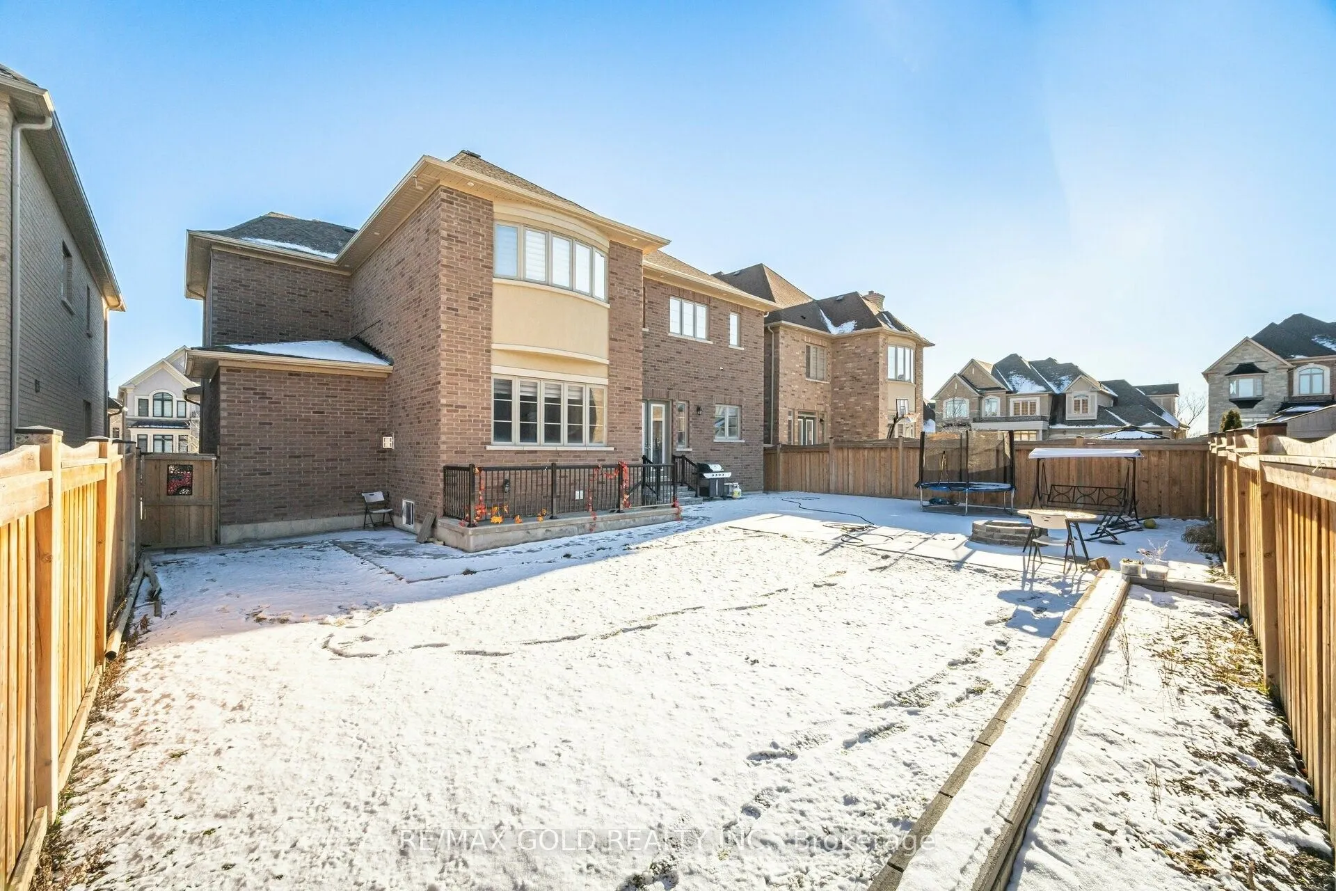 9 Bedouin Crescent