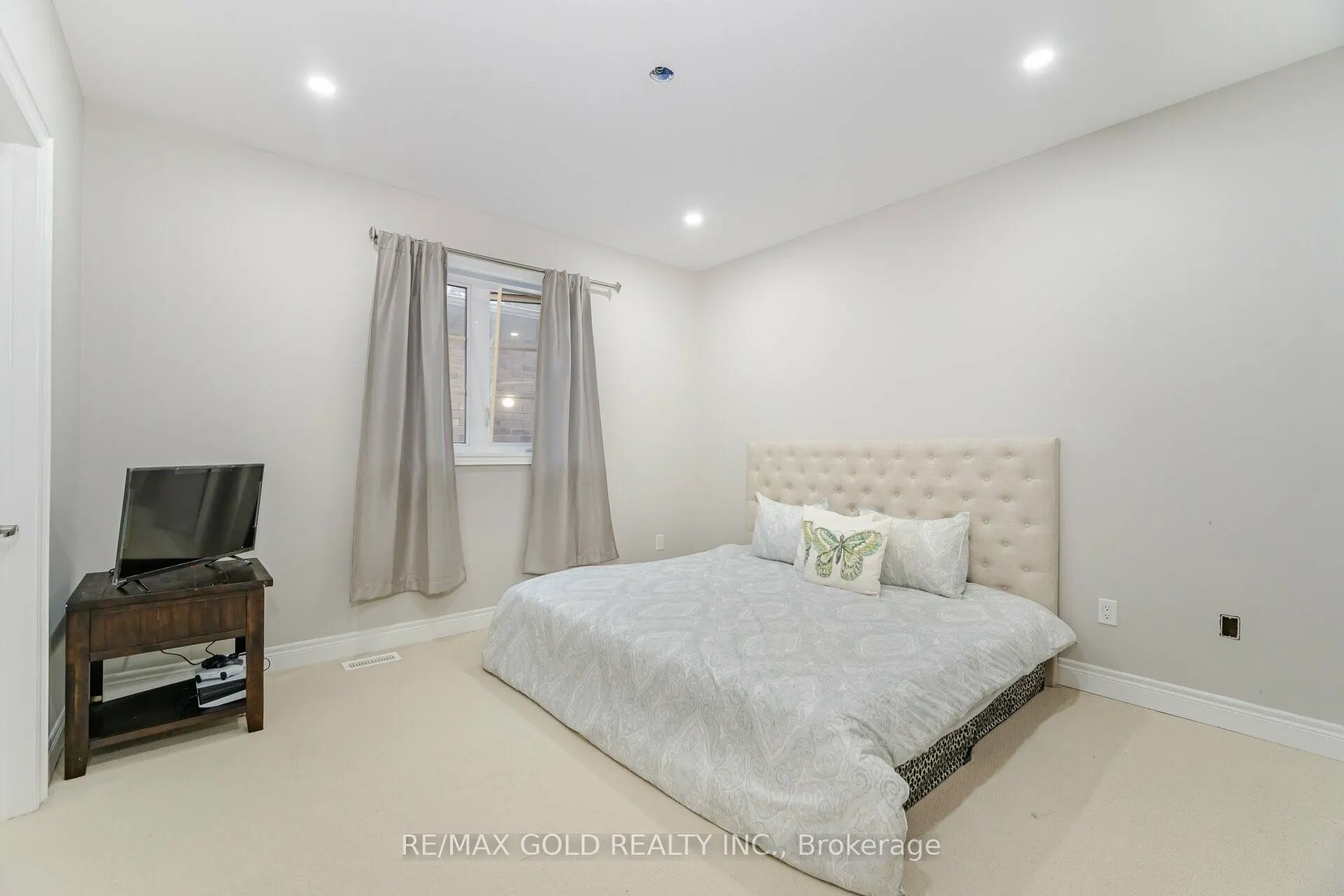 9 Bedouin Crescent