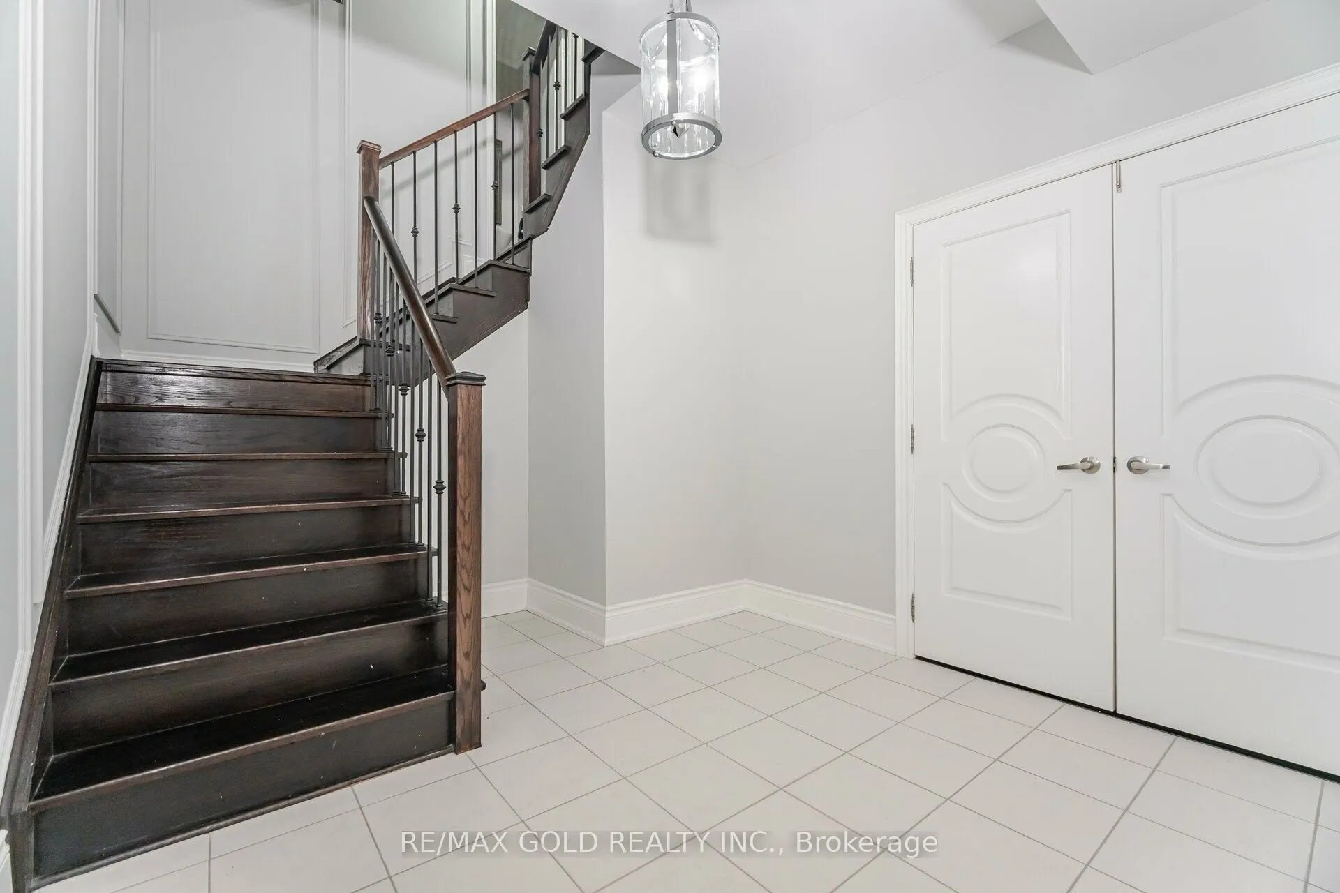 9 Bedouin Crescent