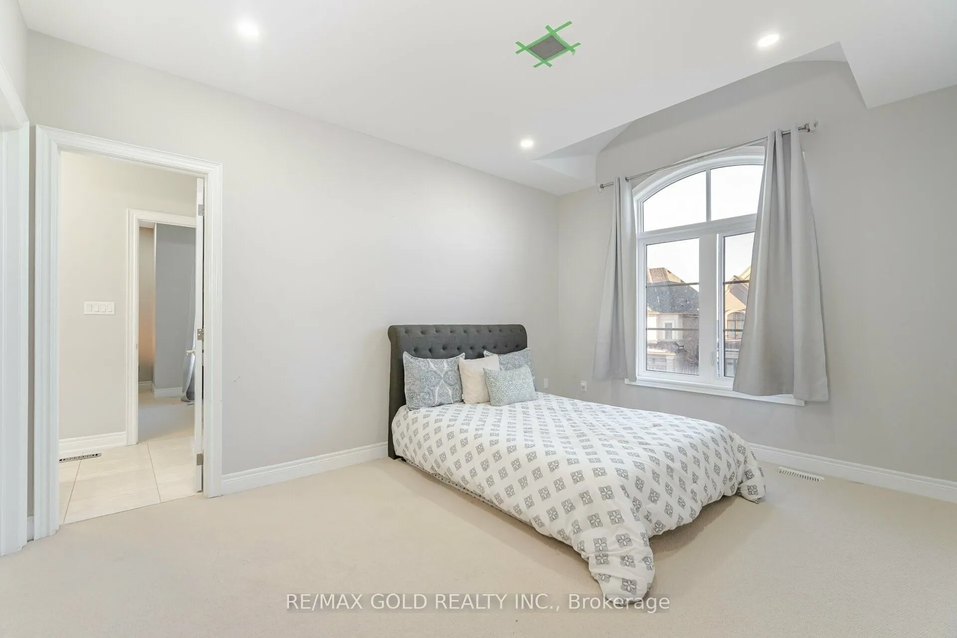 9 Bedouin Crescent