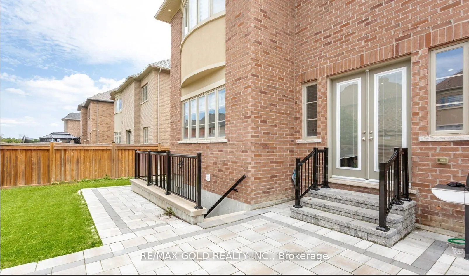 9 Bedouin Crescent