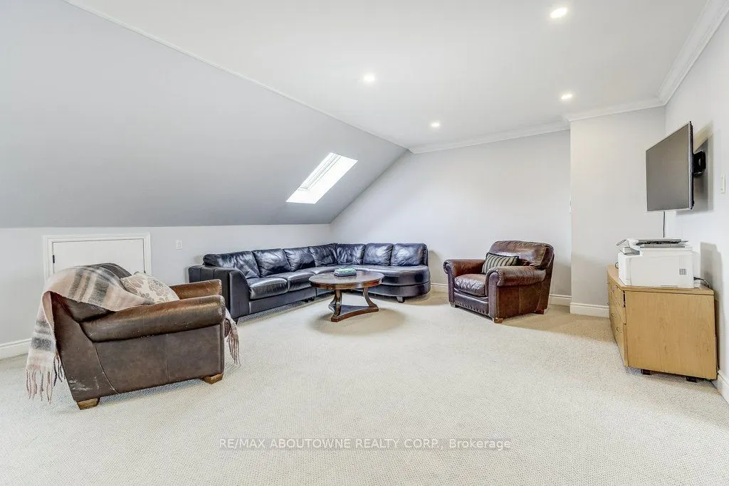 21 Chisholm Street