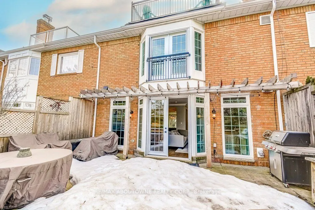 21 Chisholm Street