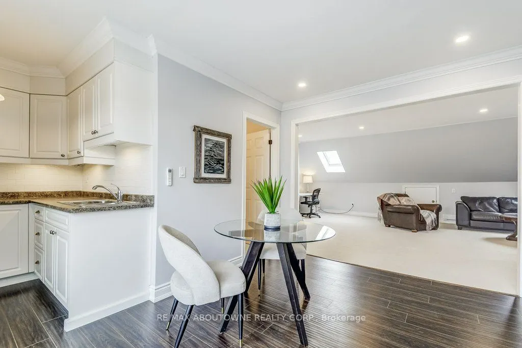 21 Chisholm Street