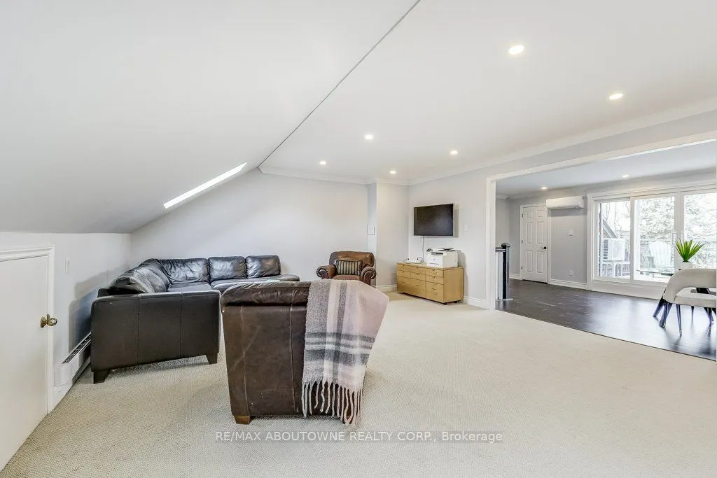 21 Chisholm Street
