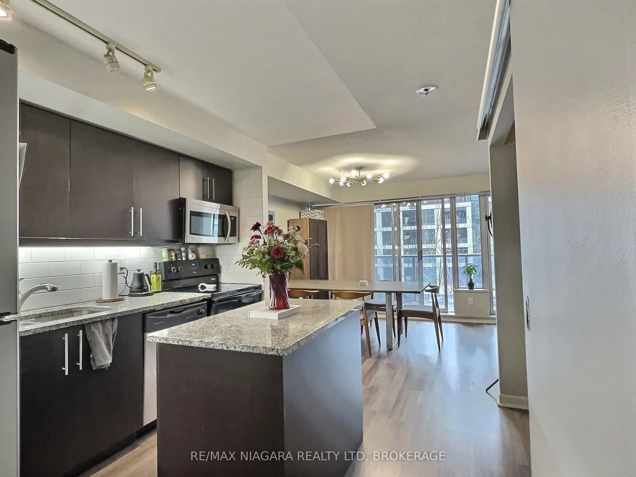 1050 The Queensway Way, #506