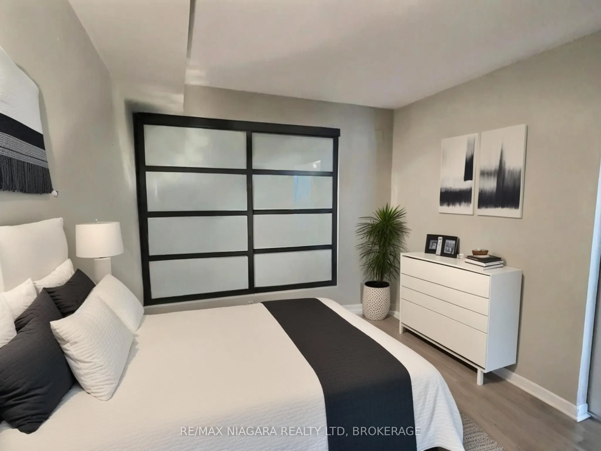 1050 The Queensway Way, #506