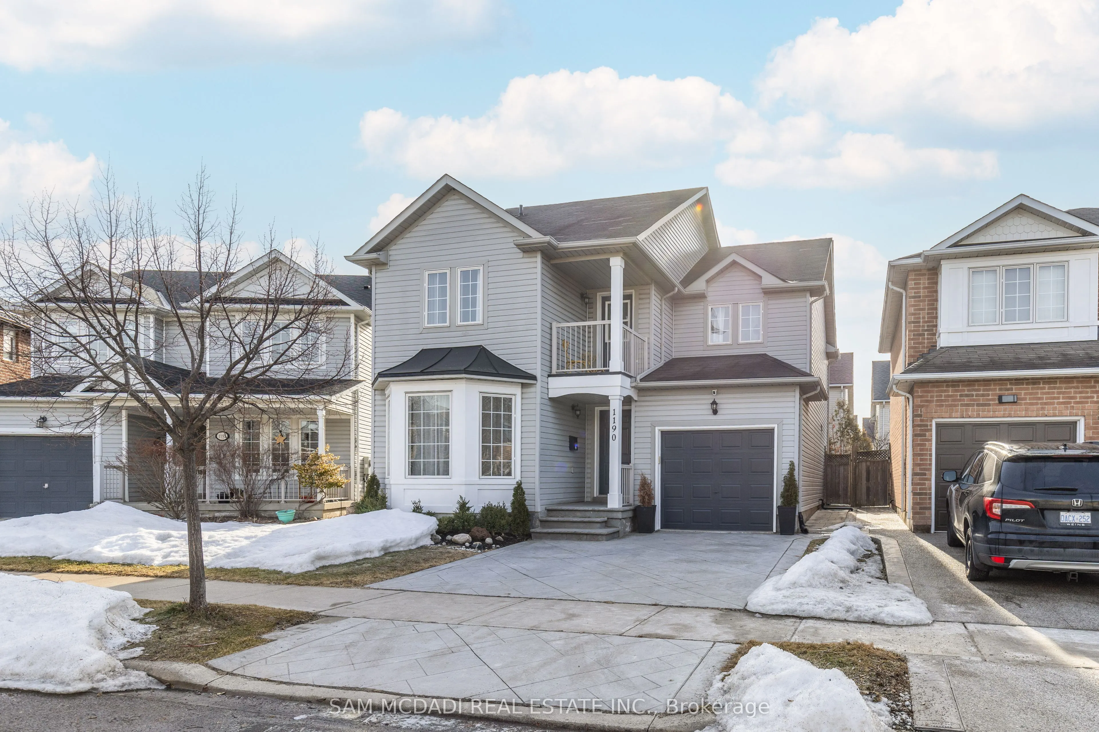 1190 Fox Crescent