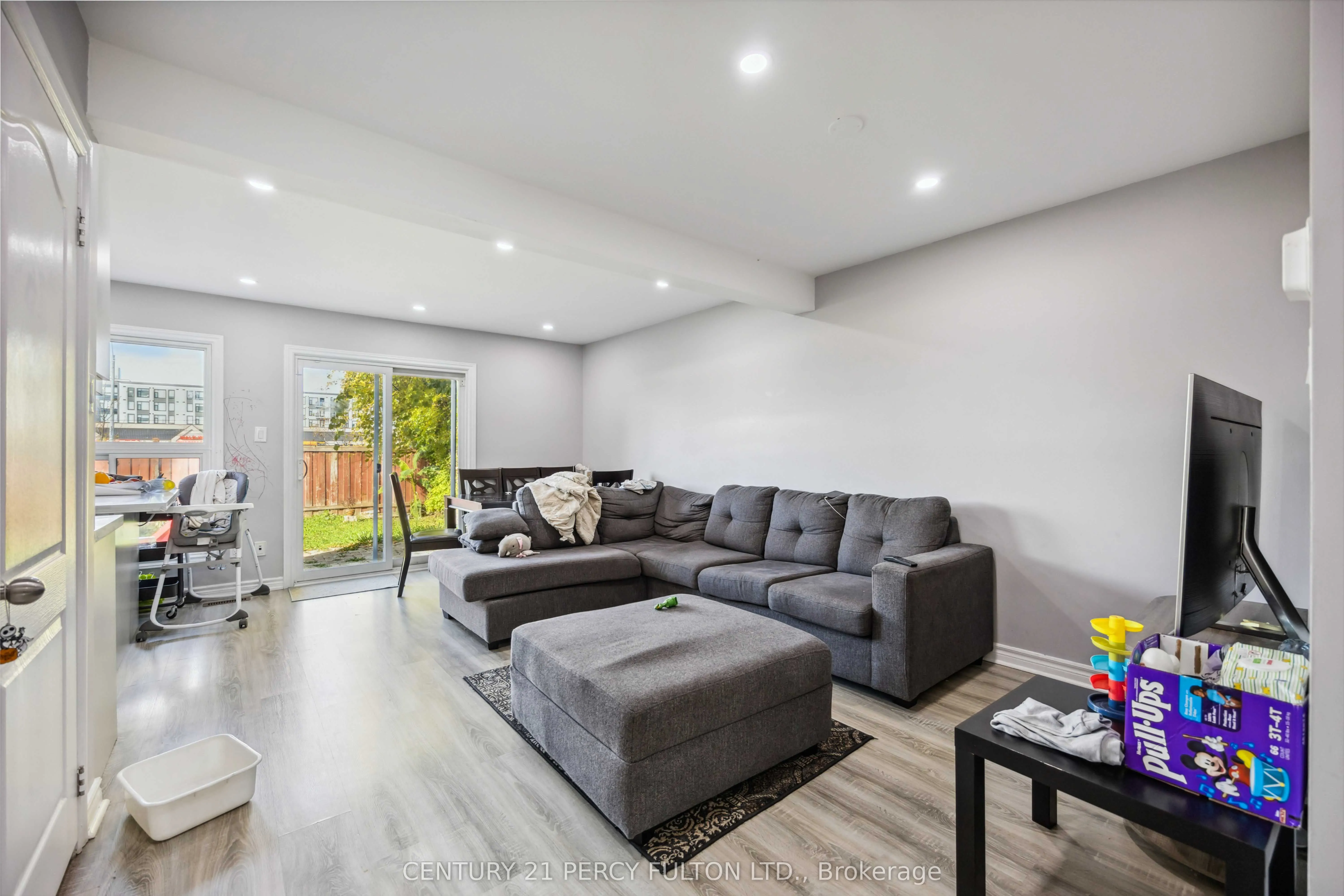 47 Woolenscote Circle