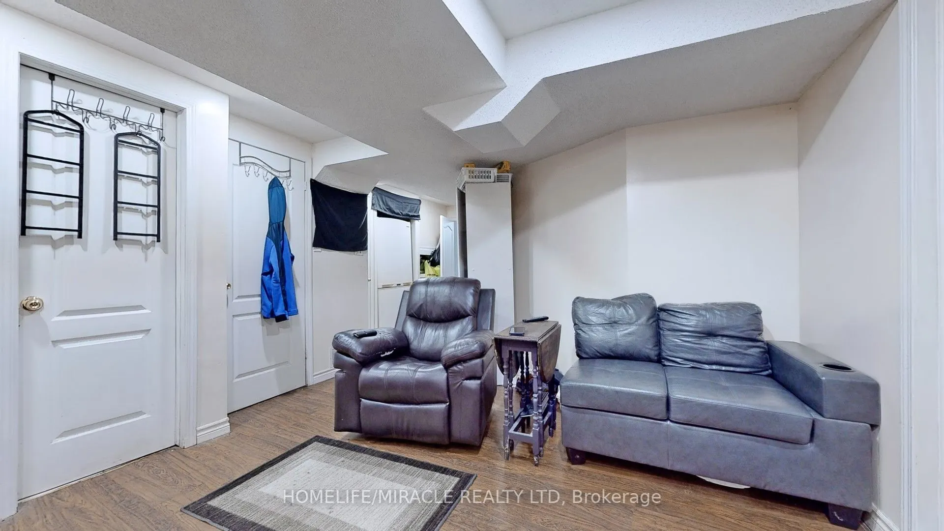 2 Clovercrest Drive