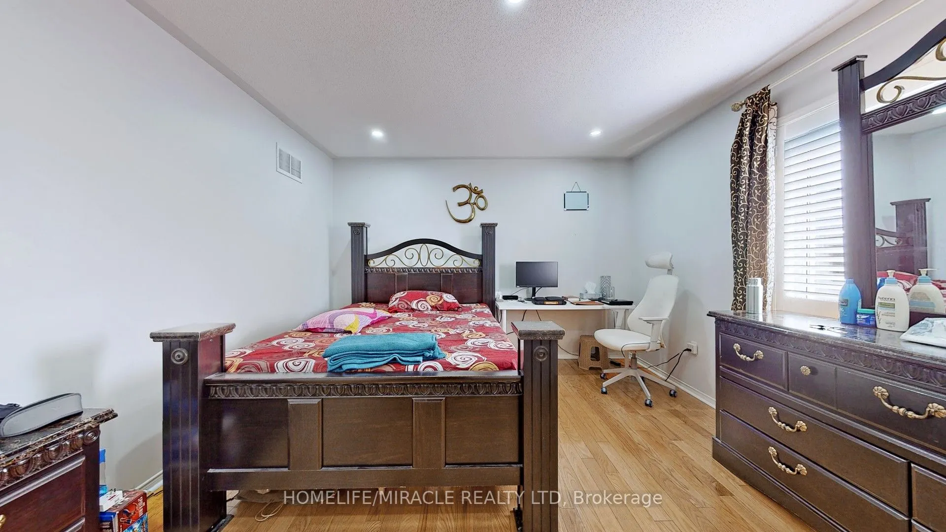 2 Clovercrest Drive