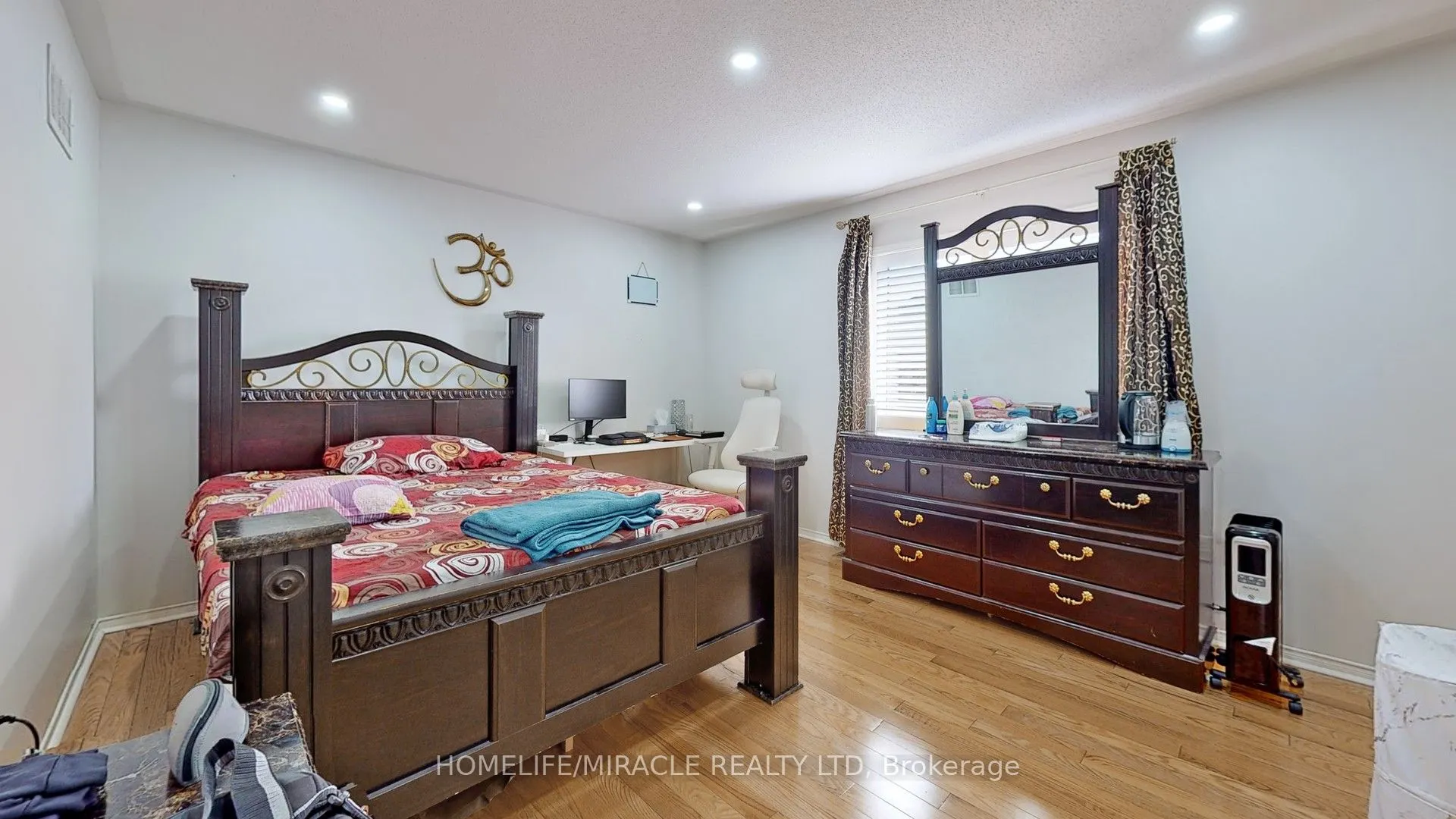 2 Clovercrest Drive