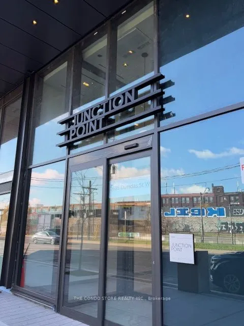 2625 Dundas Street W, #702