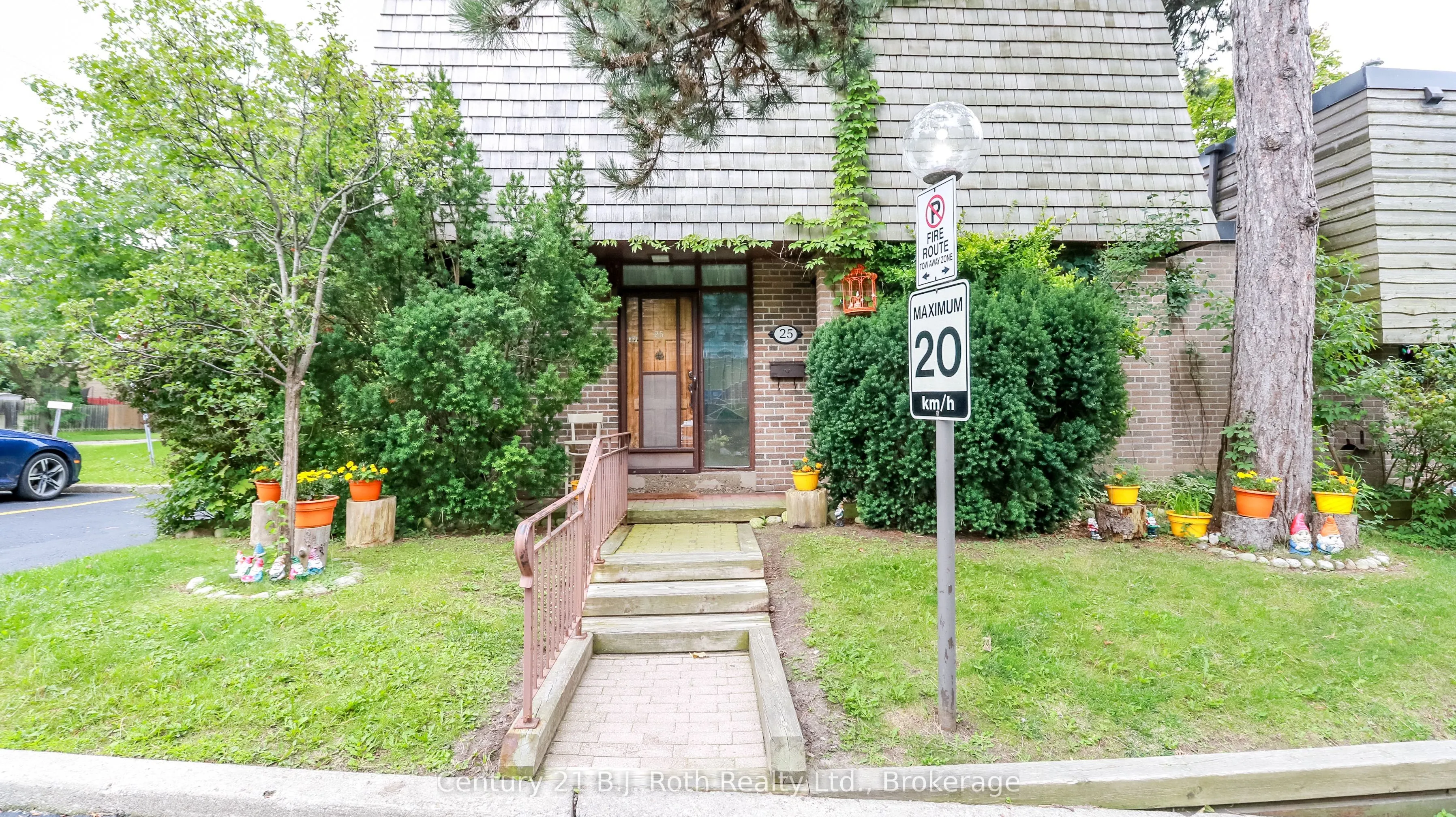 25 Redstone Path, #25