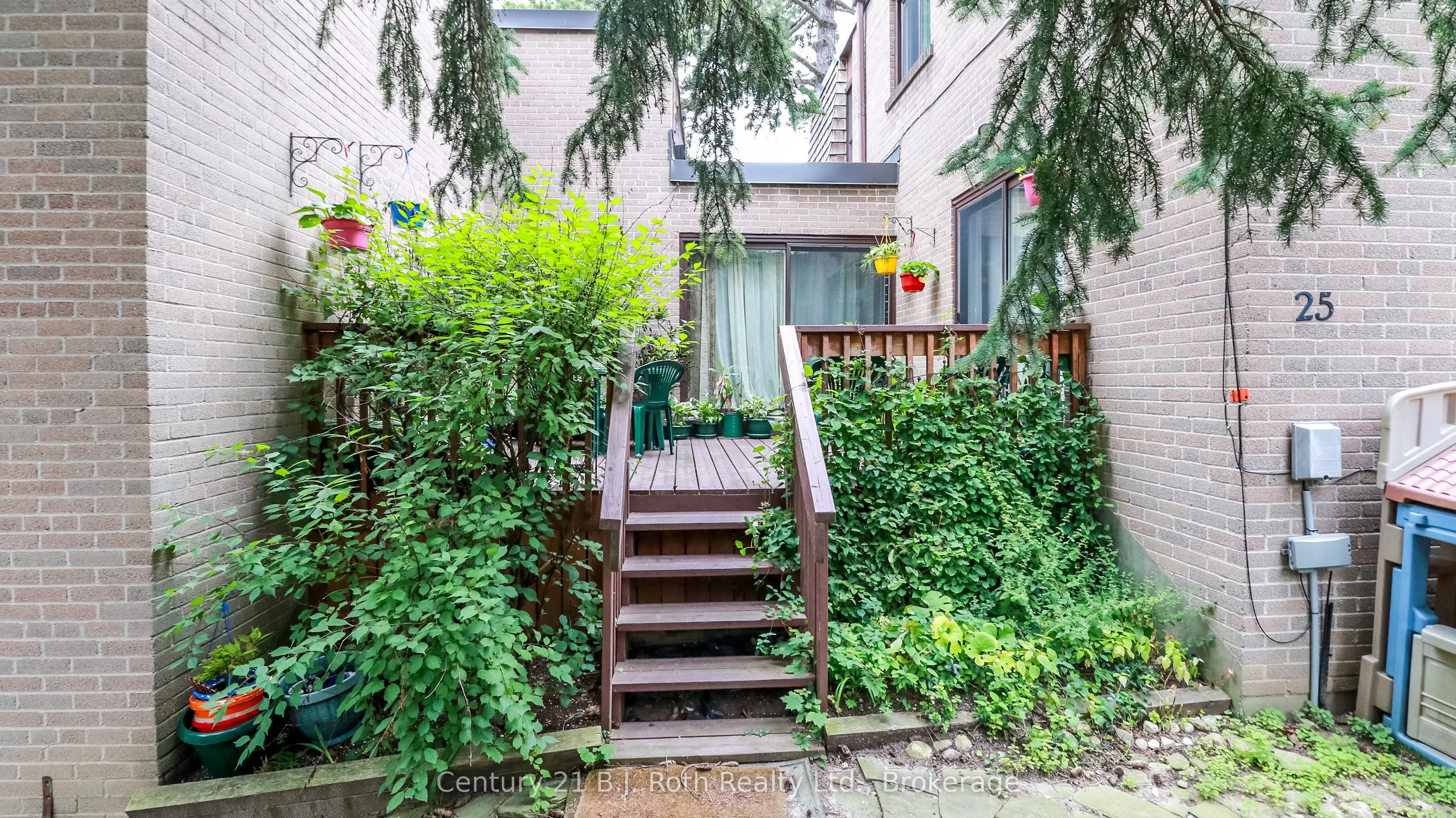 25 Redstone Path, #25