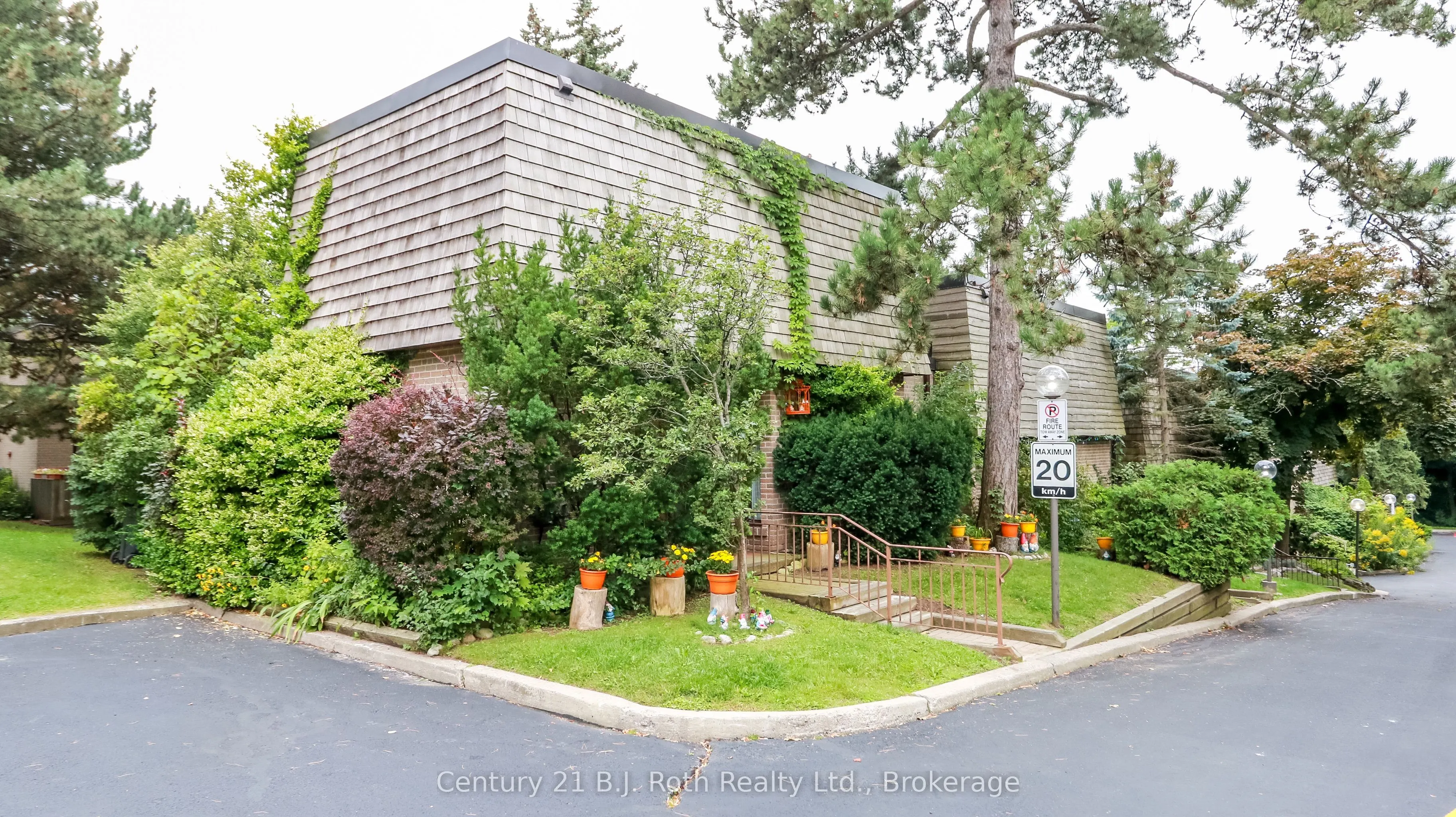 25 Redstone Path, #25