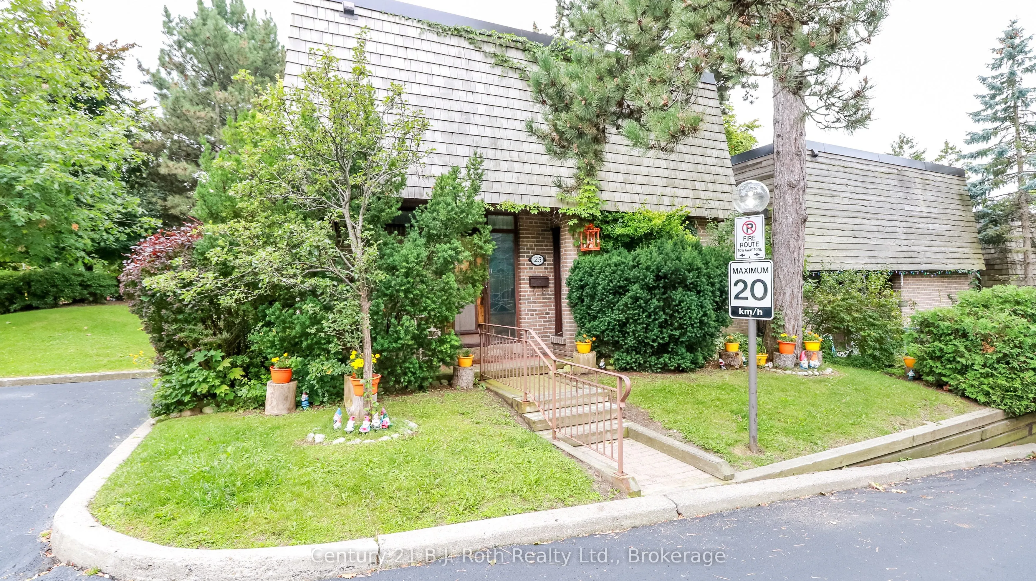 25 Redstone Path, #25