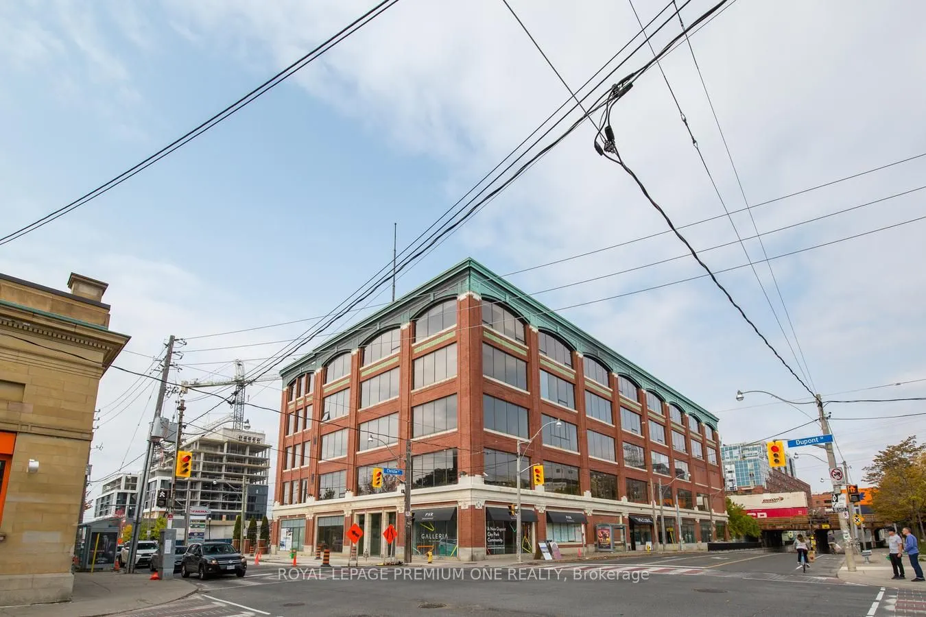 672 Dupont Street, #304