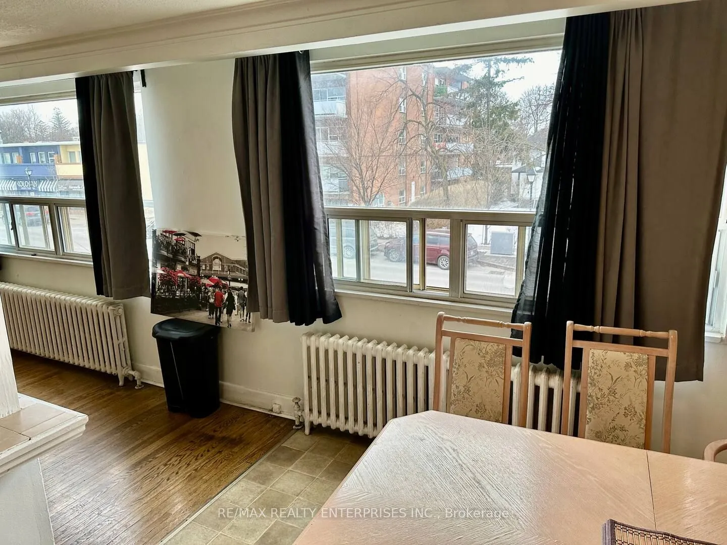 297 Lakeshore Road E