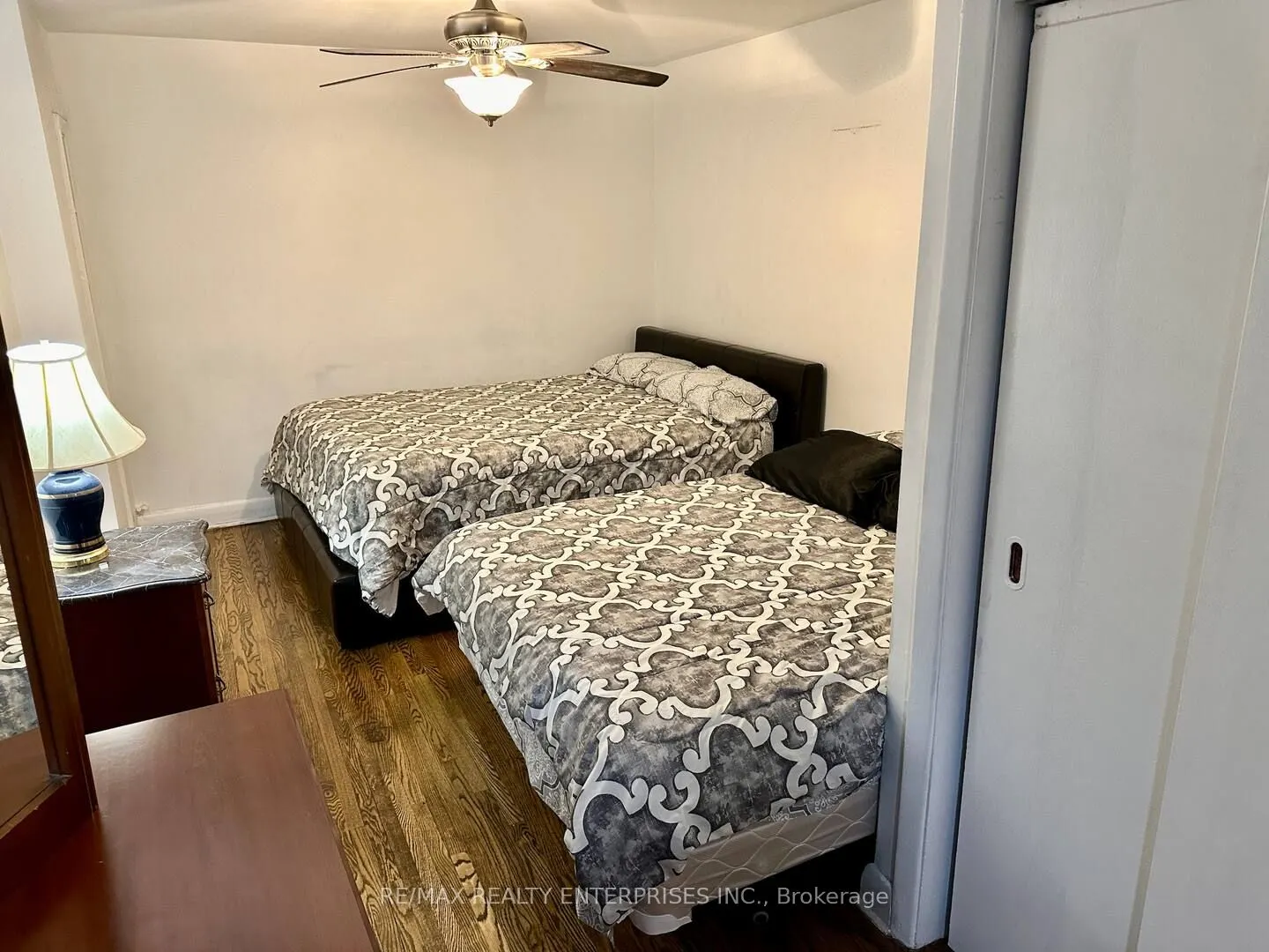 297 Lakeshore Road E