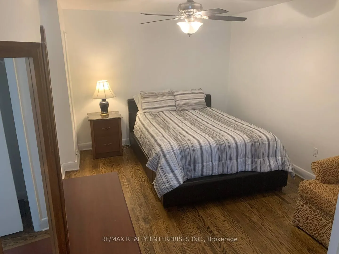 297 Lakeshore Road E