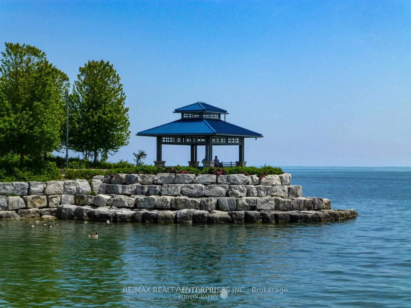 297 Lakeshore Road E