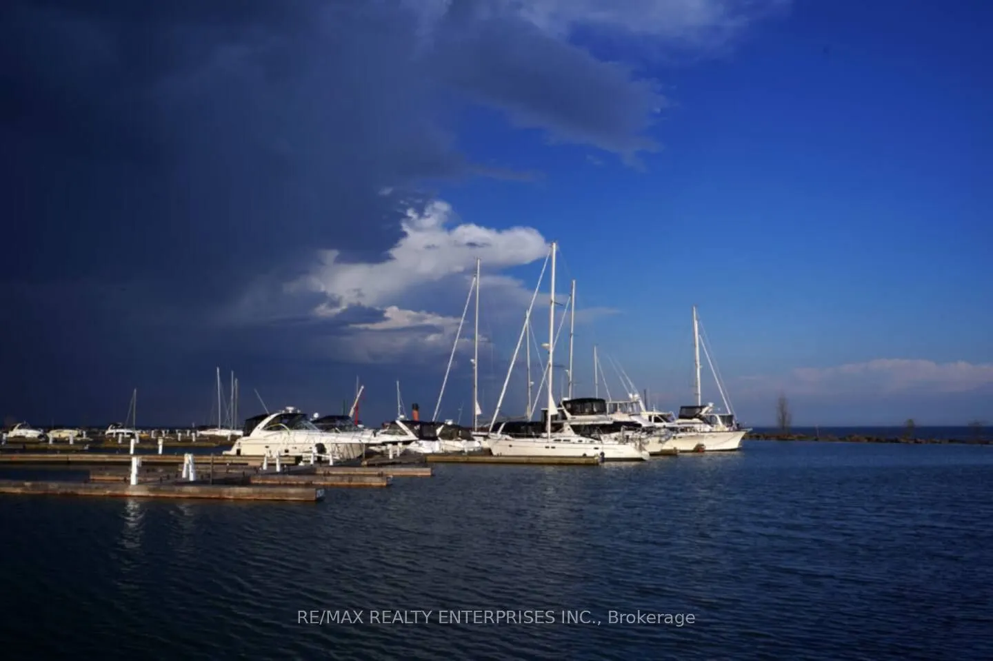 297 Lakeshore Road E