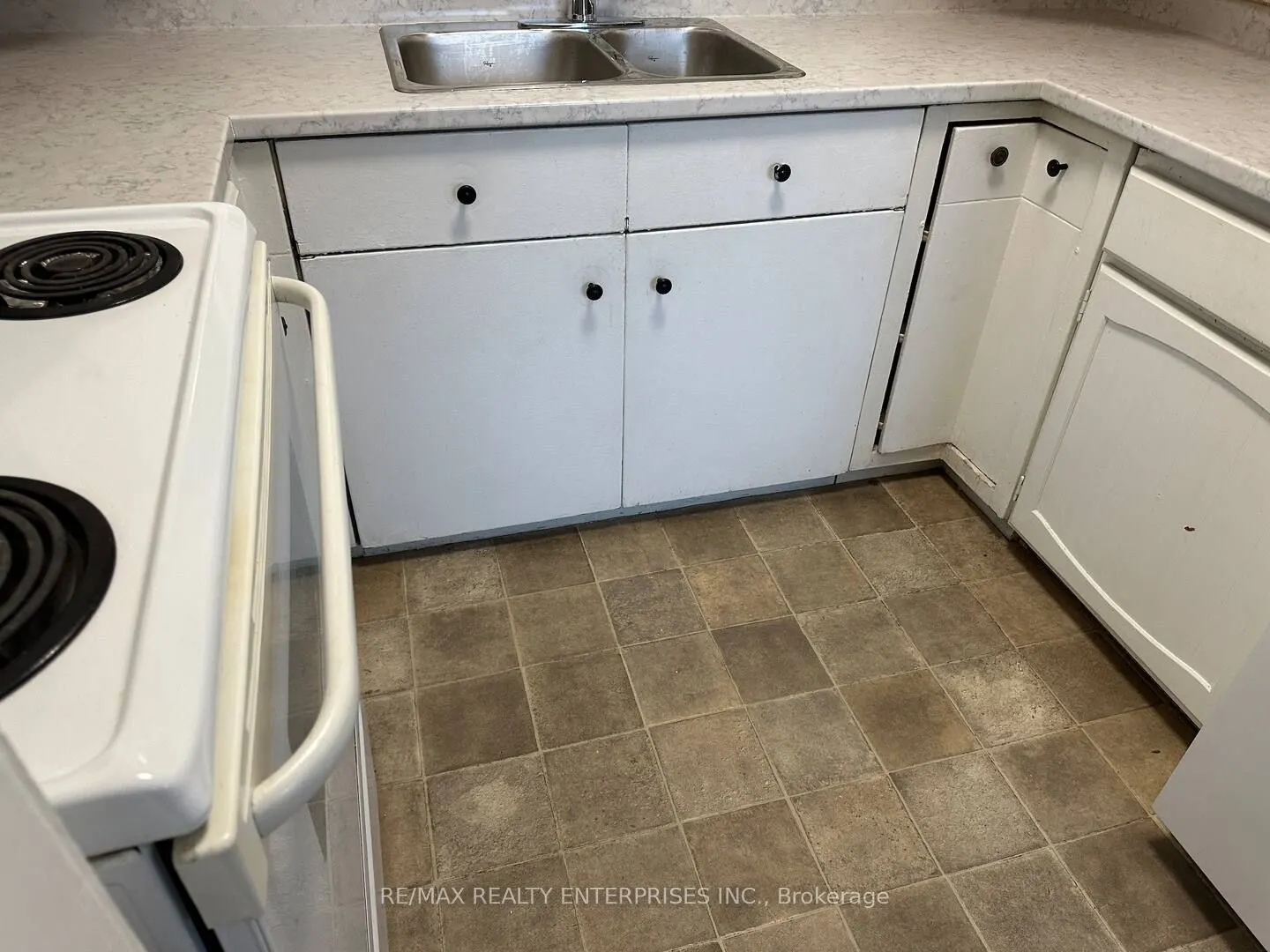 297 Lakeshore Road E