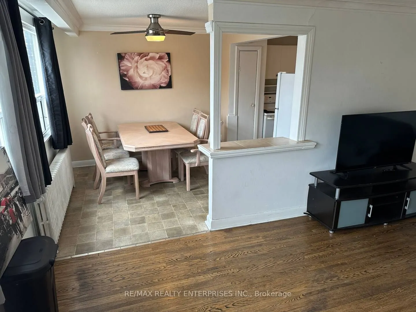 297 Lakeshore Road E