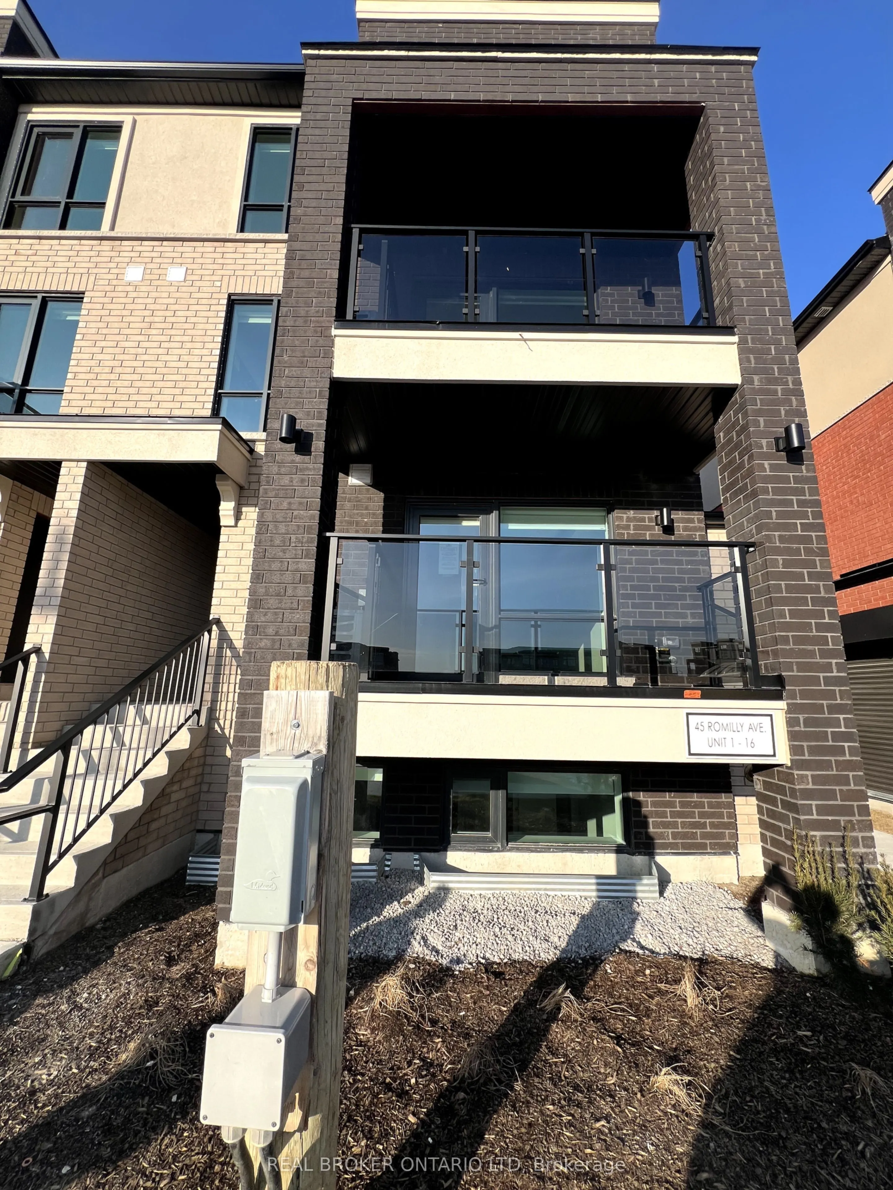 45 ROMILLY Avenue, #2