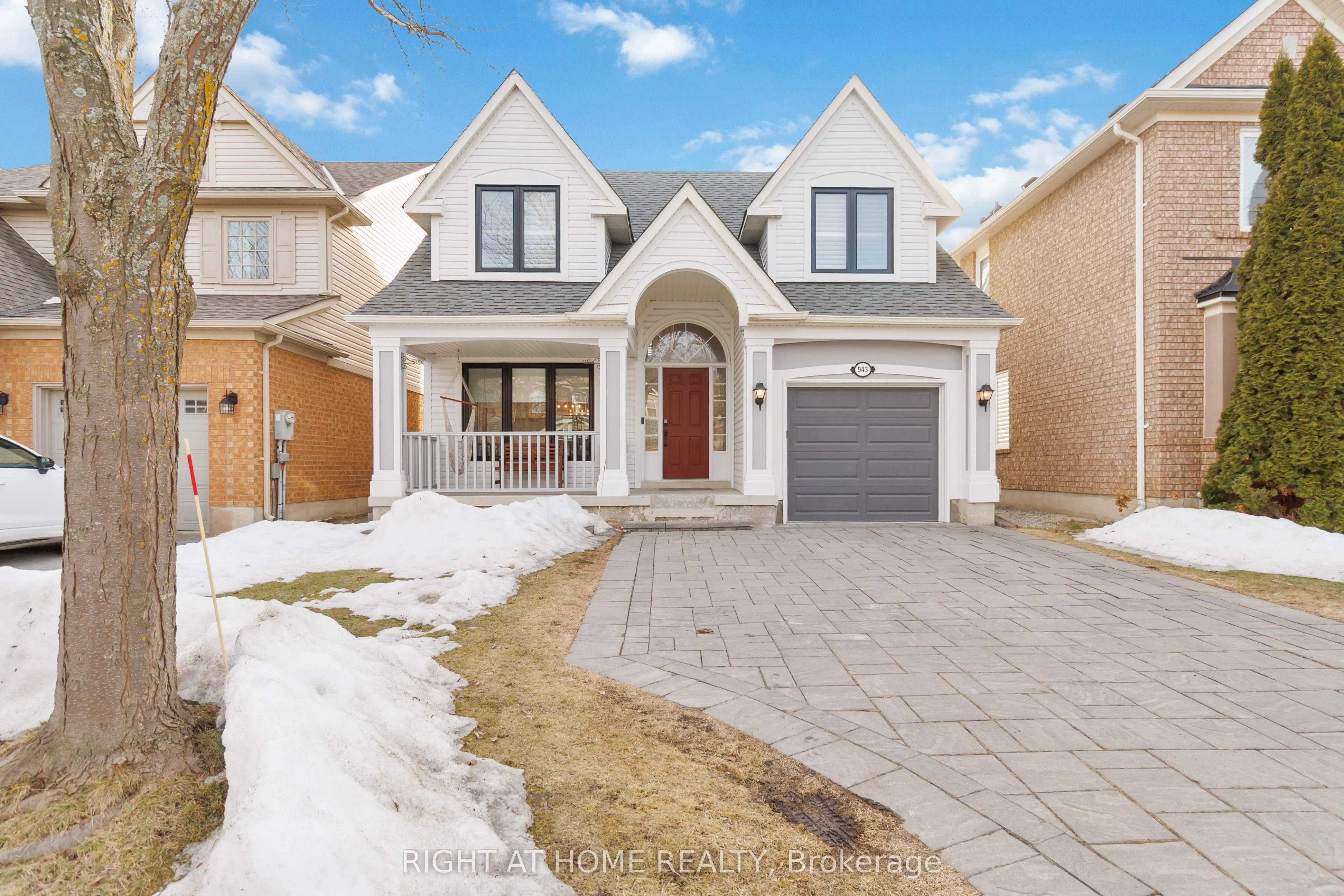 943 McDuffe Crescent