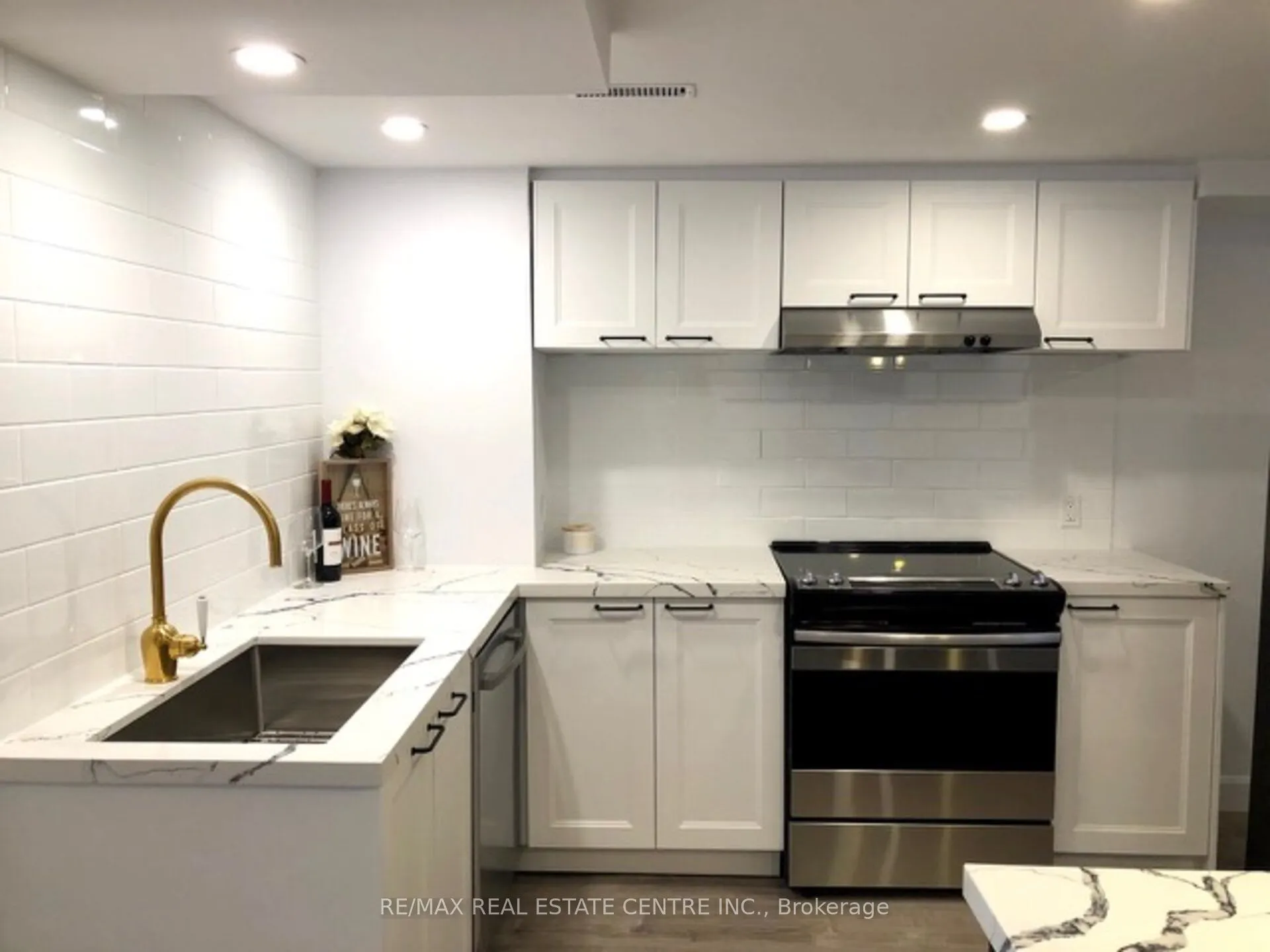 226 Howard Crescent