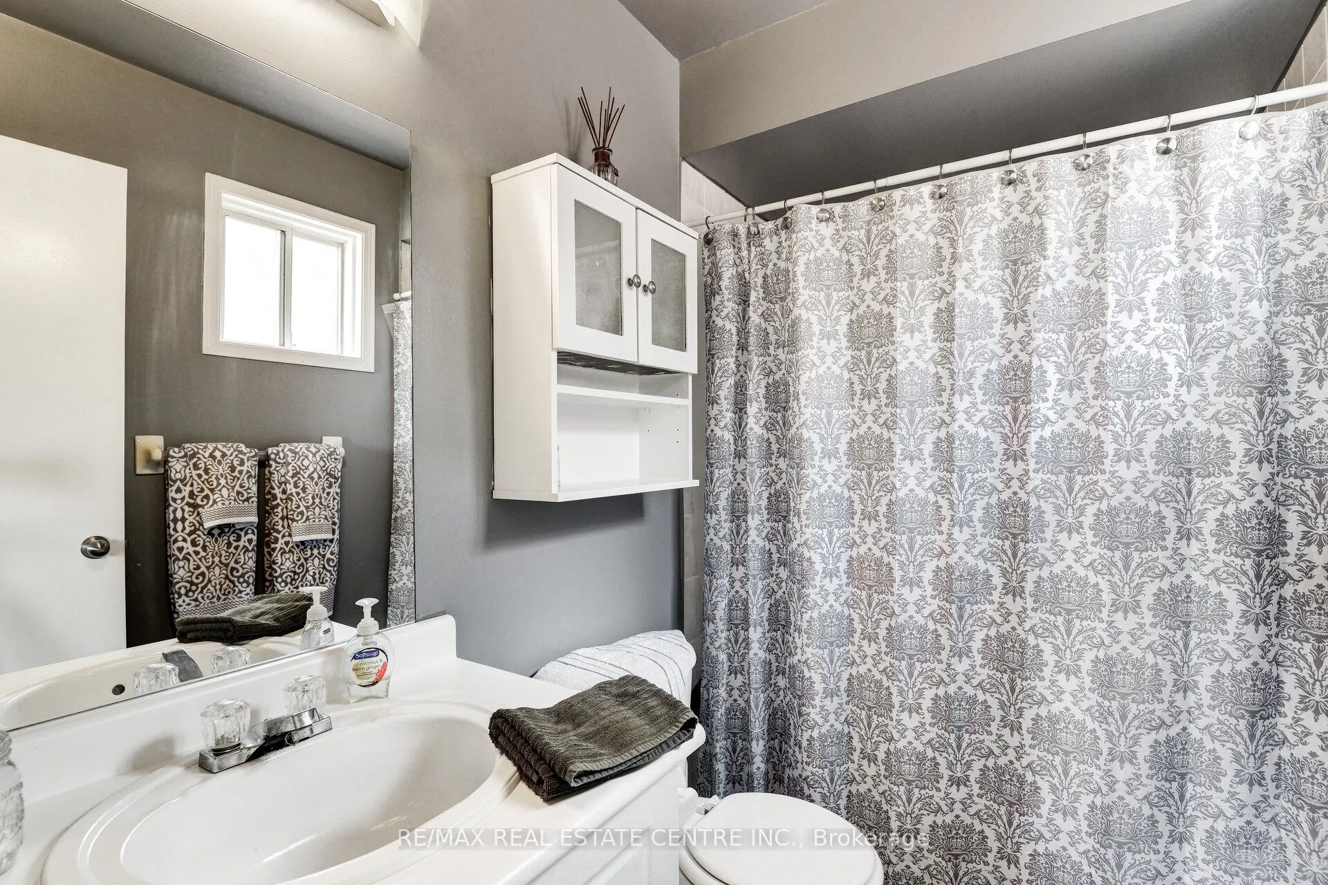 226 Howard Crescent