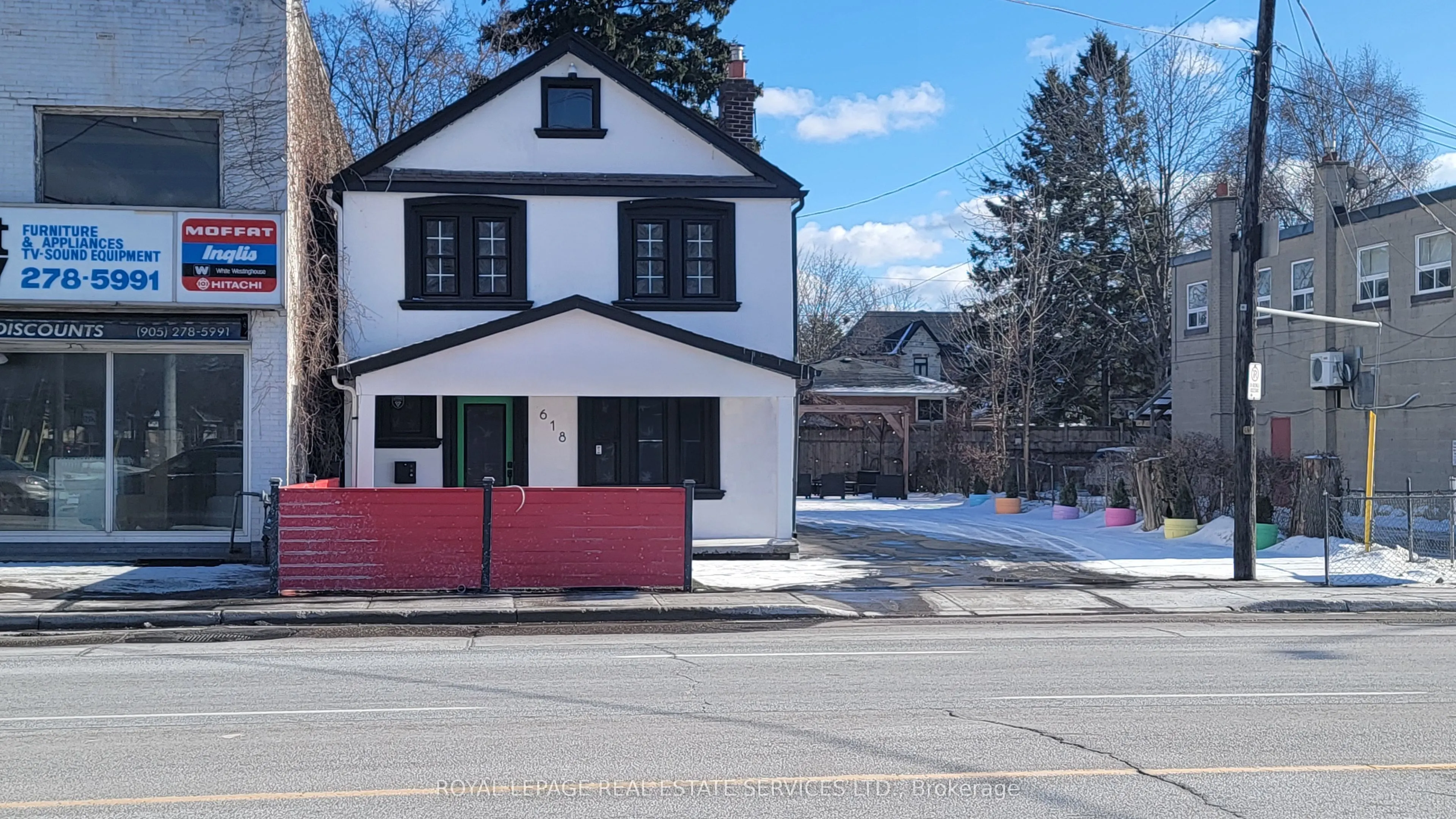 618 Lakeshore Road E