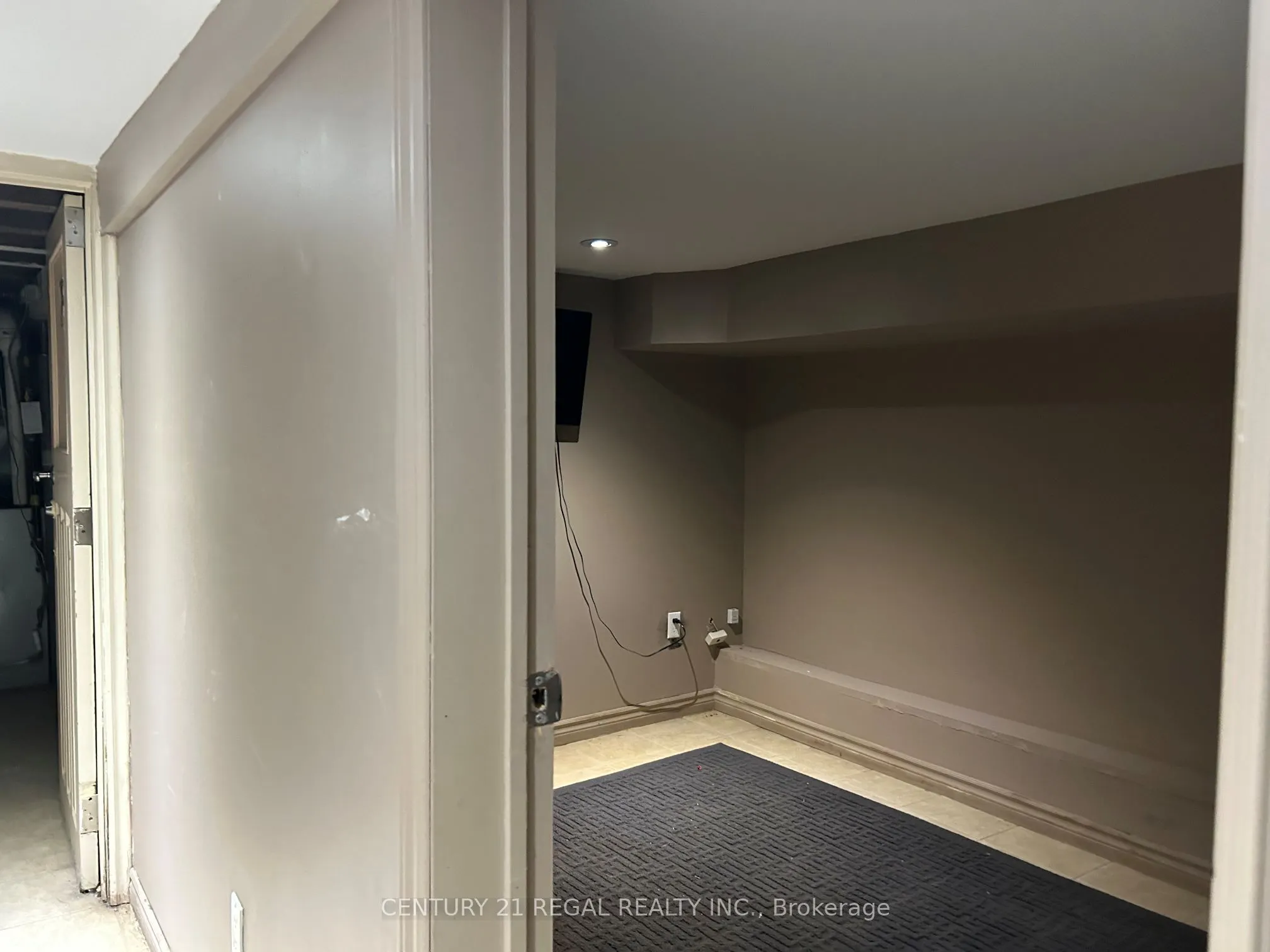 3409 Lake Shore Boulevard W