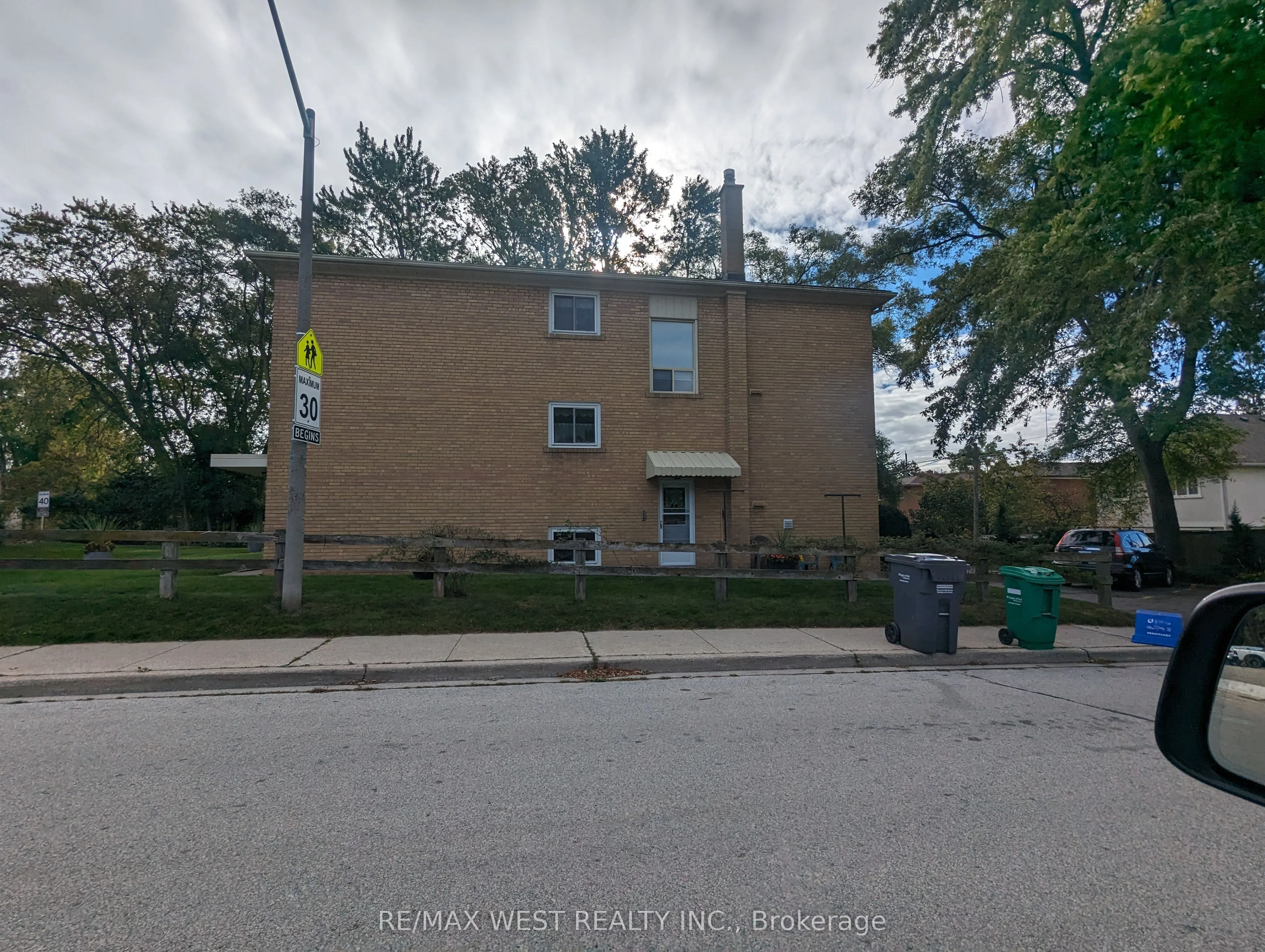 50-52 Peter Street N