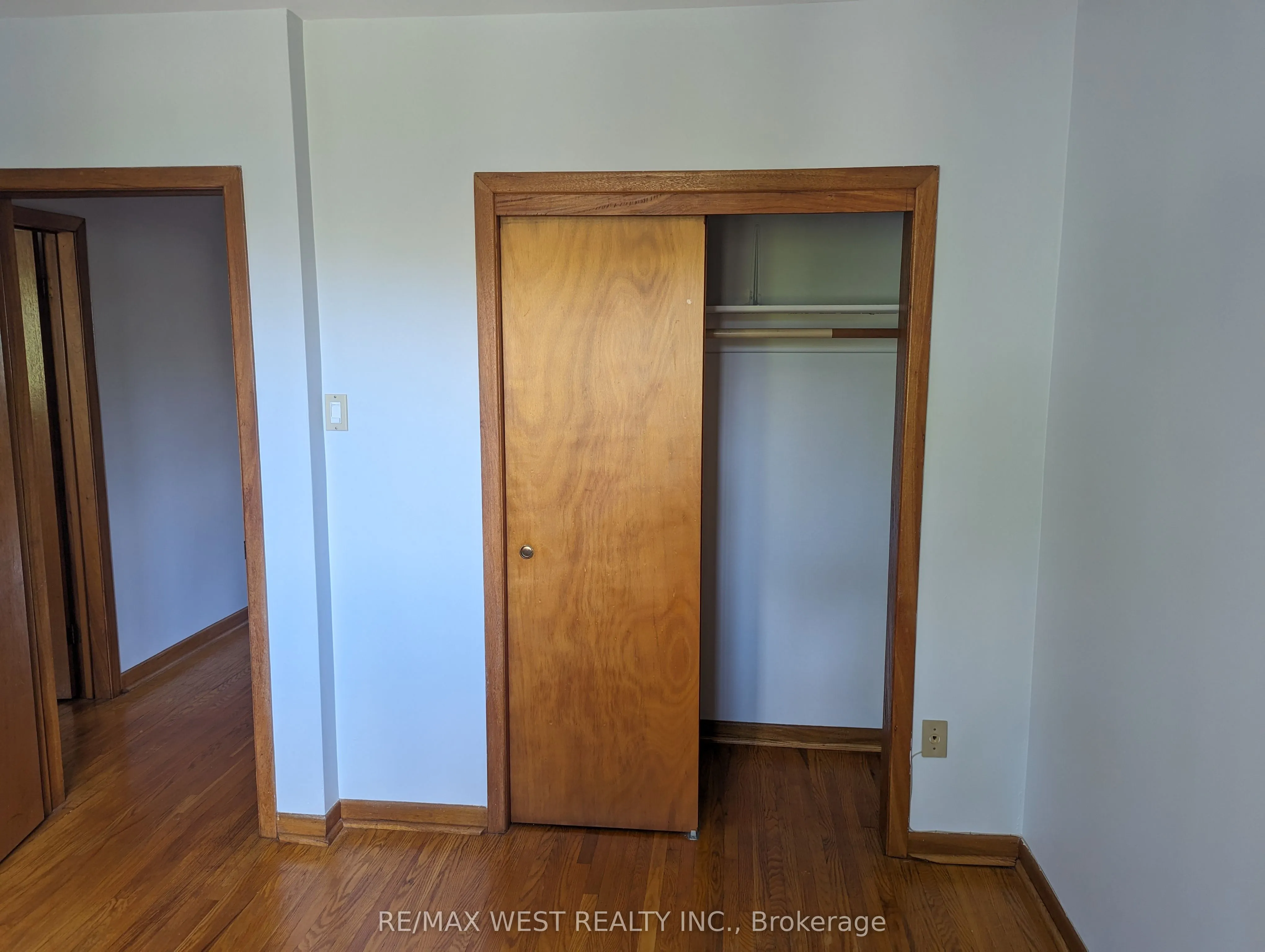 50-52 Peter Street N