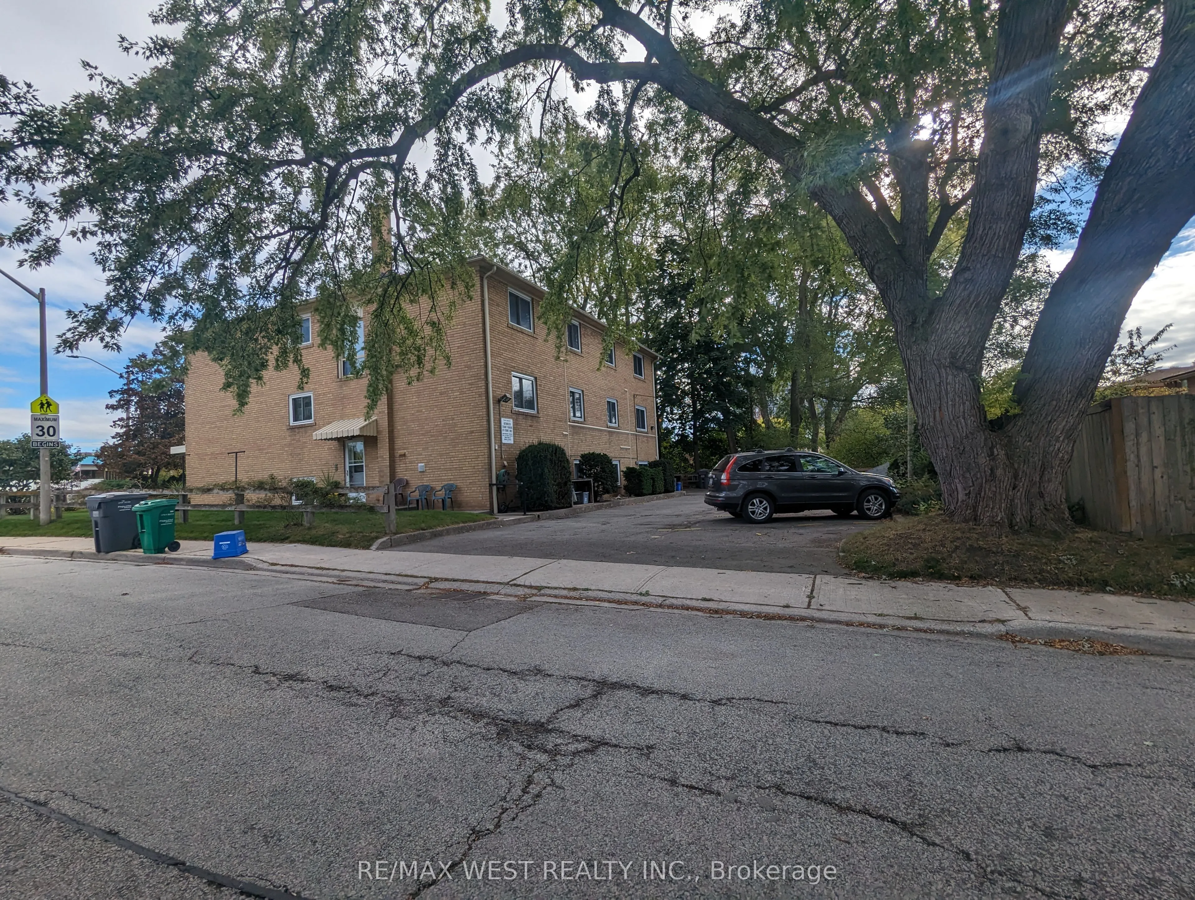 50-52 Peter Street N