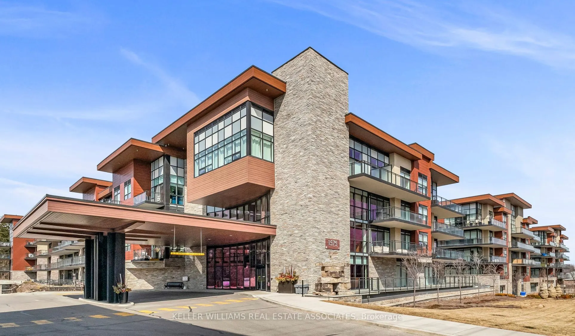 1575 Lakeshore Road W, #231