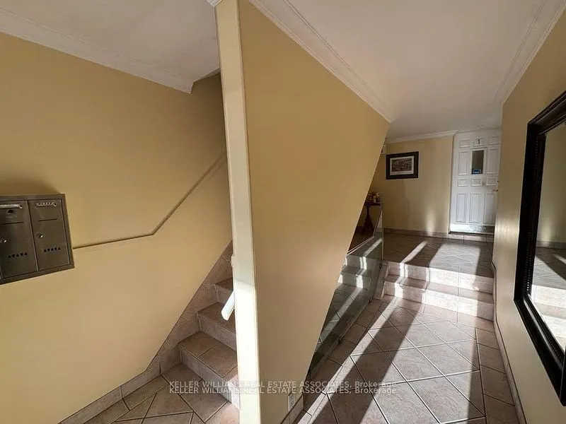308 Lakeshore Road E, #2