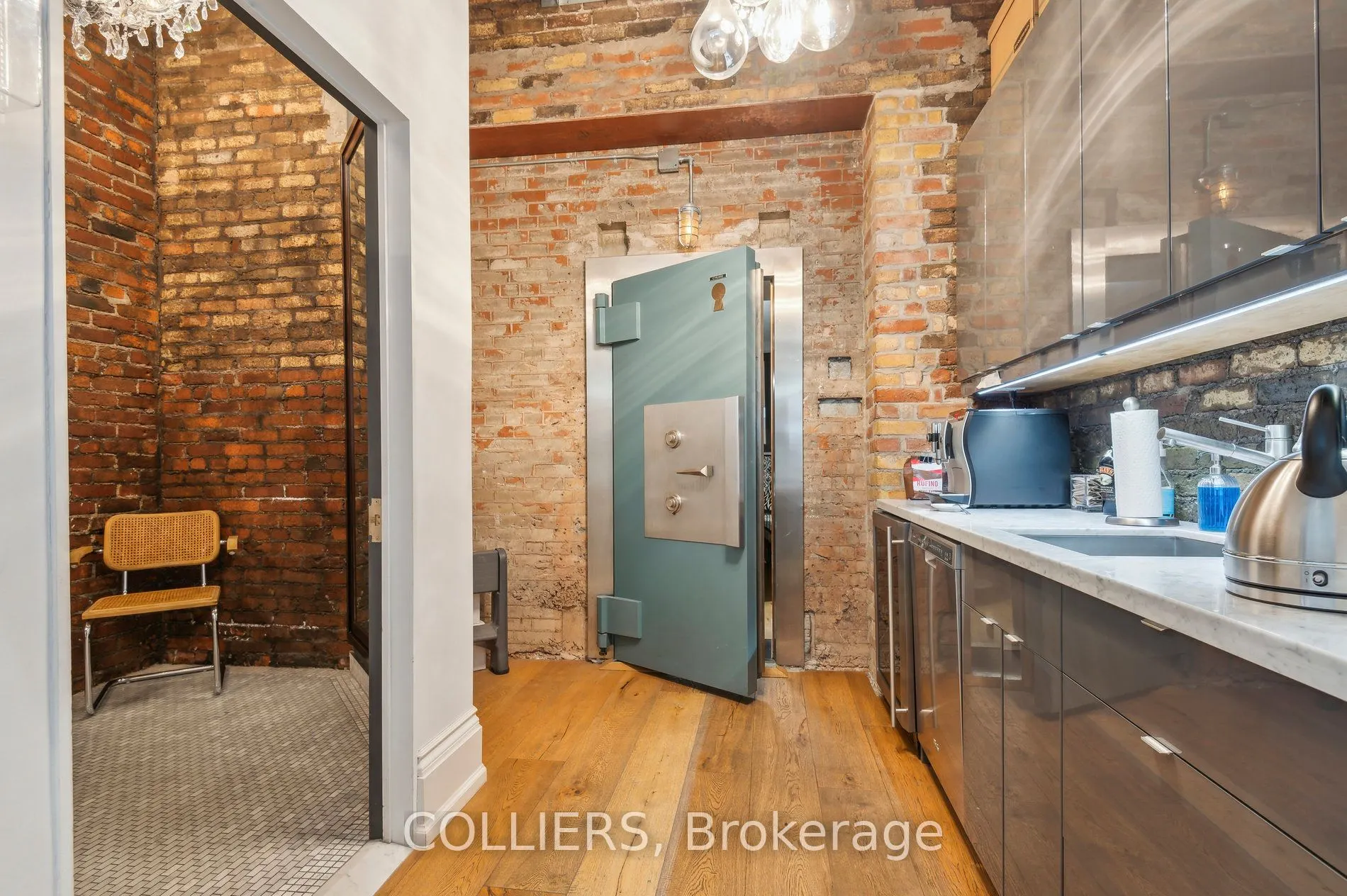 421 Roncesvalles Avenue