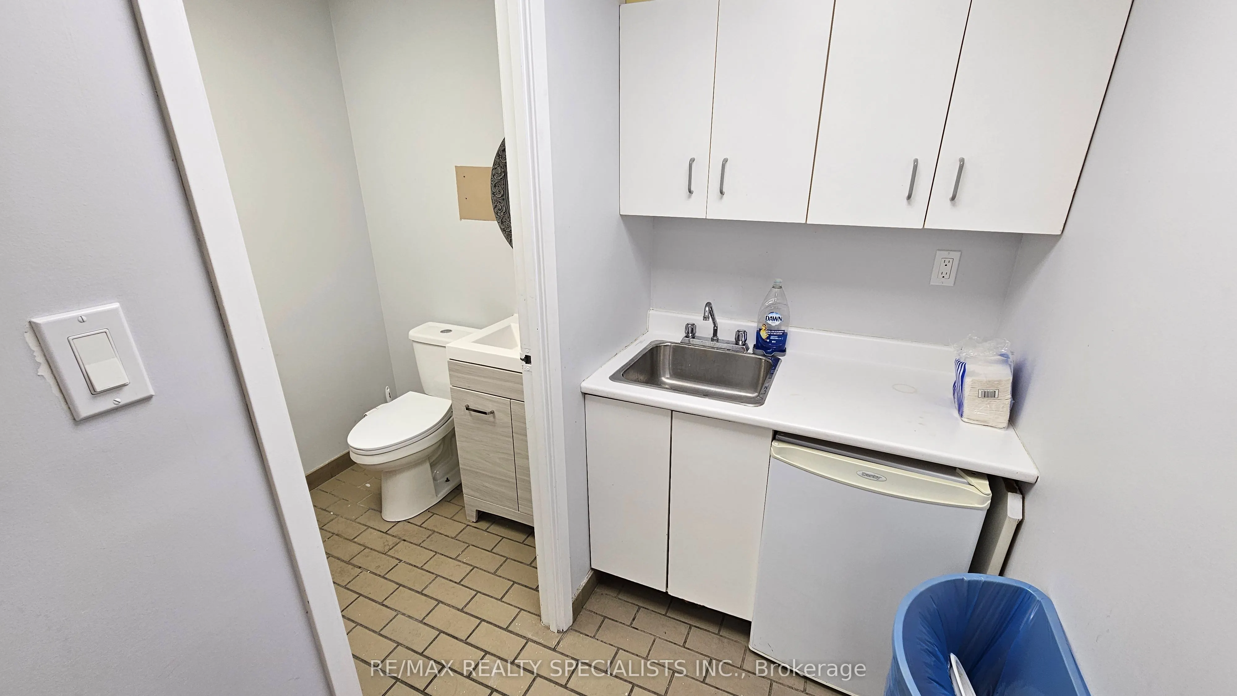 120 Traders Boulevard E, #203