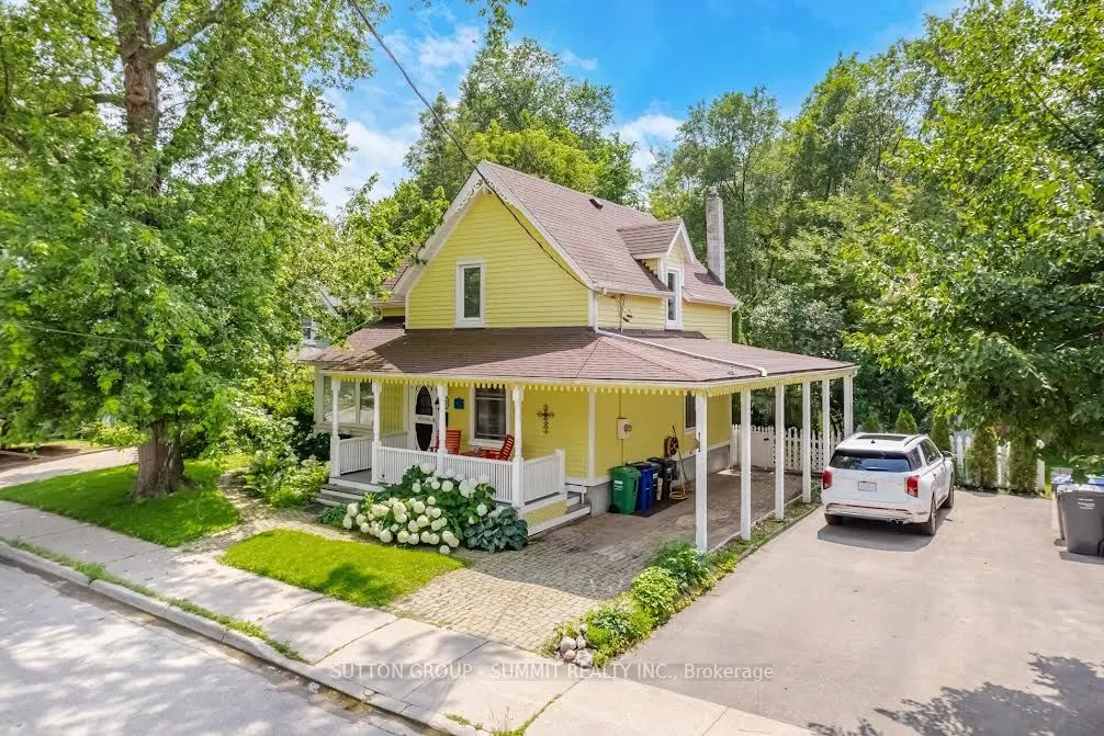38 John Street S